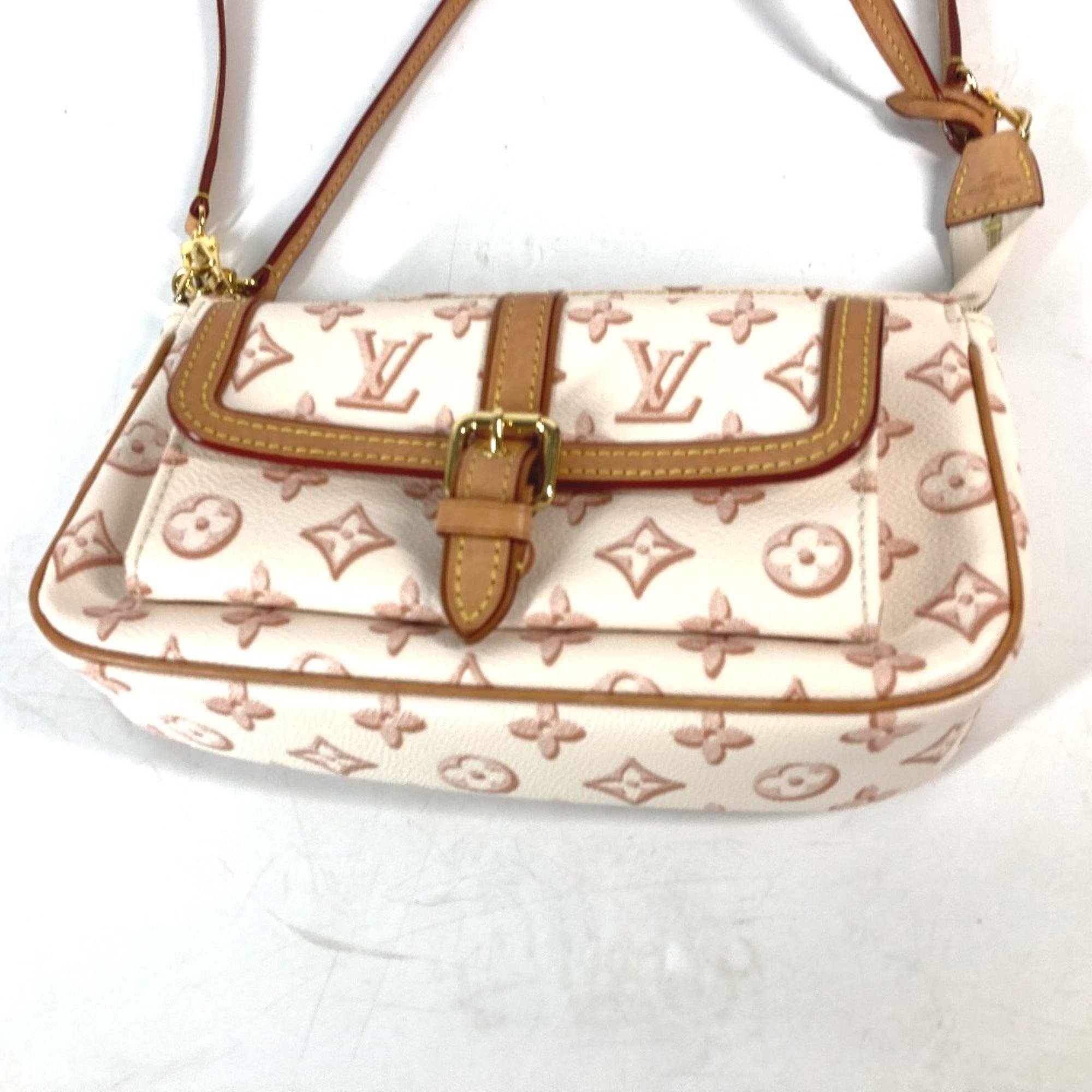 Louis Vuitton Beige Monogram Pochette Shoulder Bag (Pre-Owned)