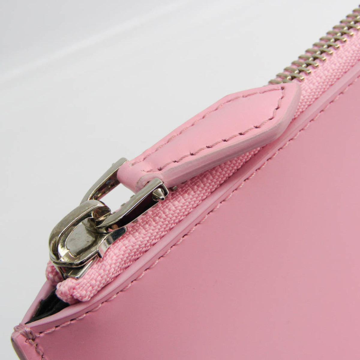 Givenchy Pink Leather Clutch Bag (Pre-Owned)