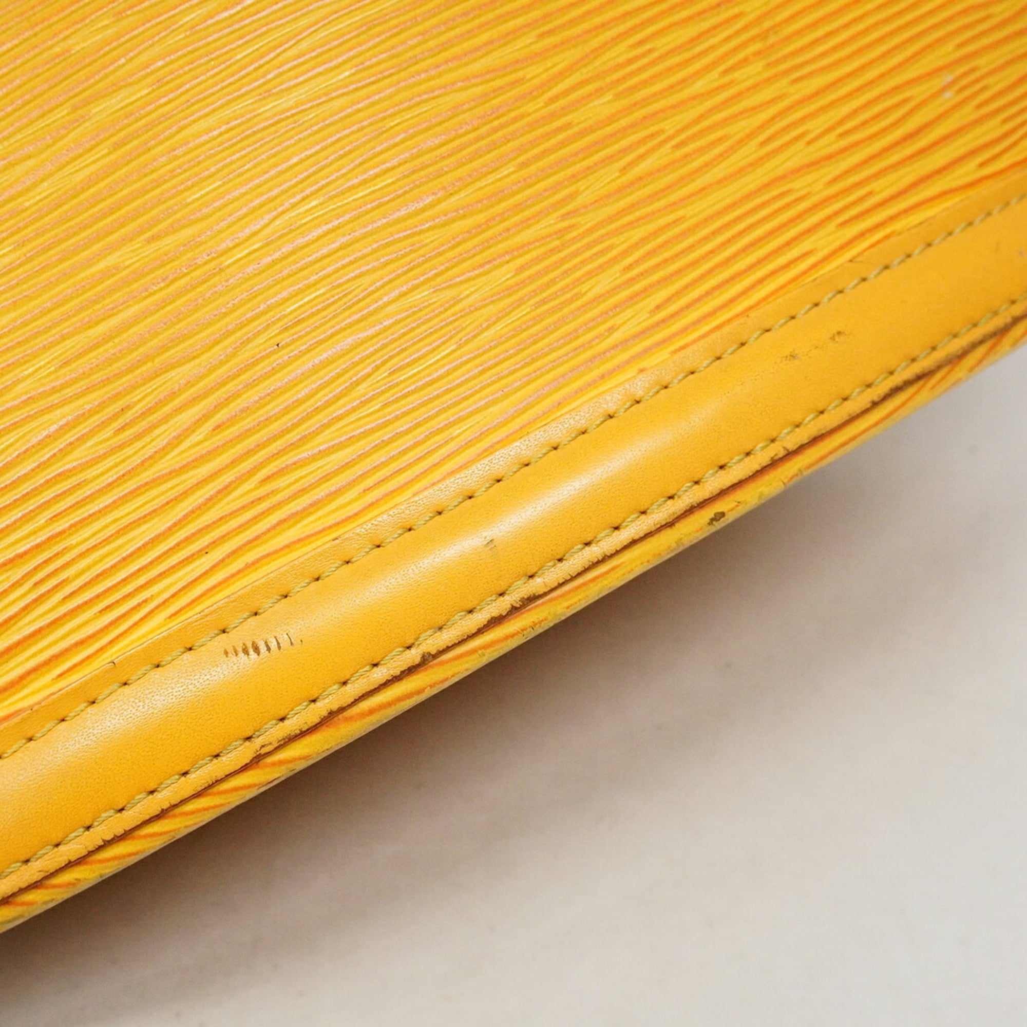Louis Vuitton Jaune Shoulder Bag (Pre-Owned)