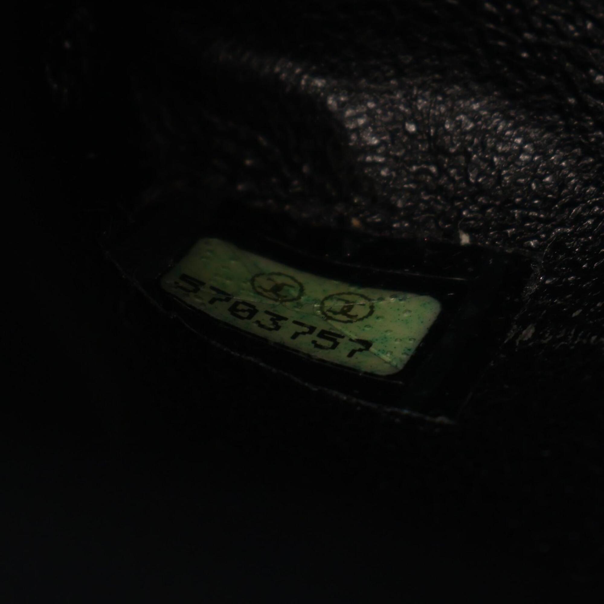 Chanel Black Grained Calfskin Handbag (Pre-Owned)