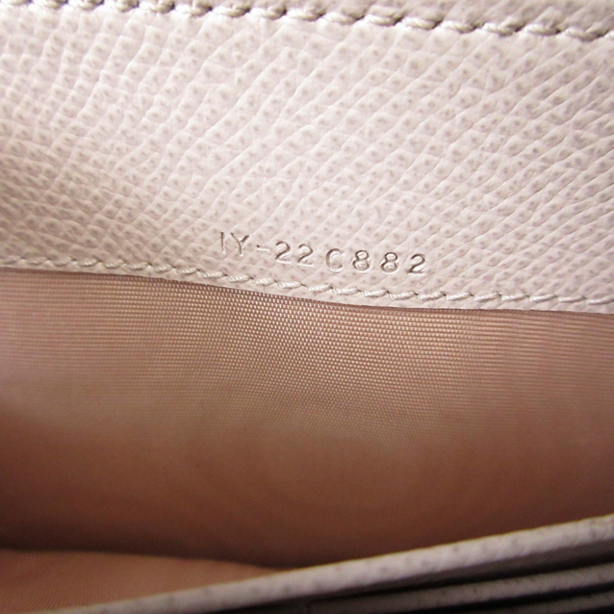 Salvatore Ferragamo Ivory Leather Coin Purse/Coin Case (Pre-Owned)