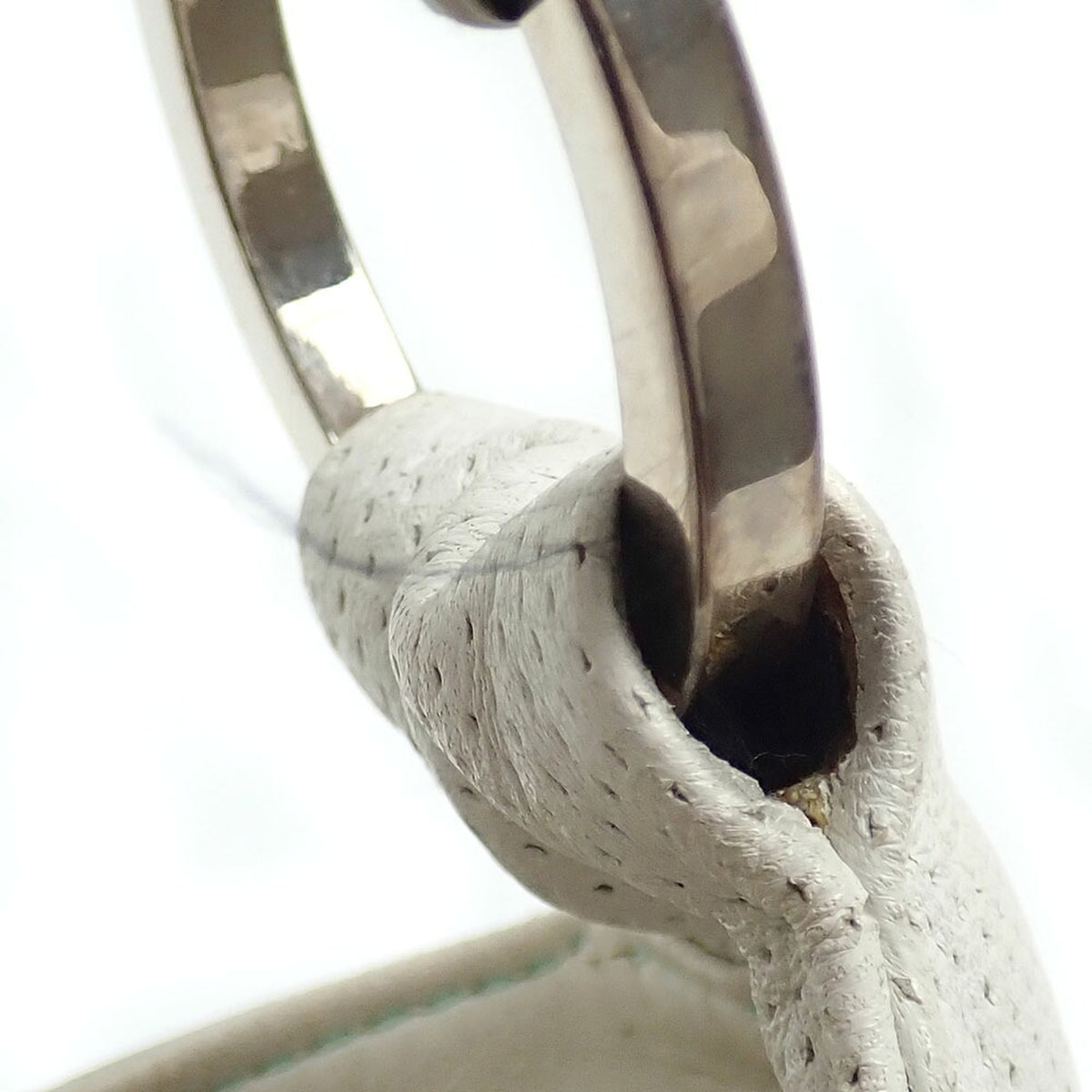 Loewe White Leather Handbag (Pre-Owned)