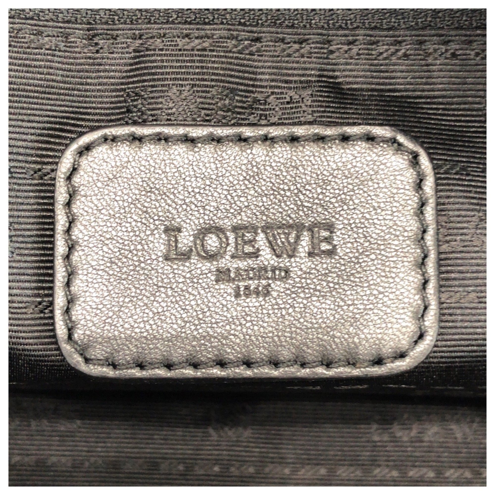 Loewe Gold Silver Leather Handbag (Pre-Owned)