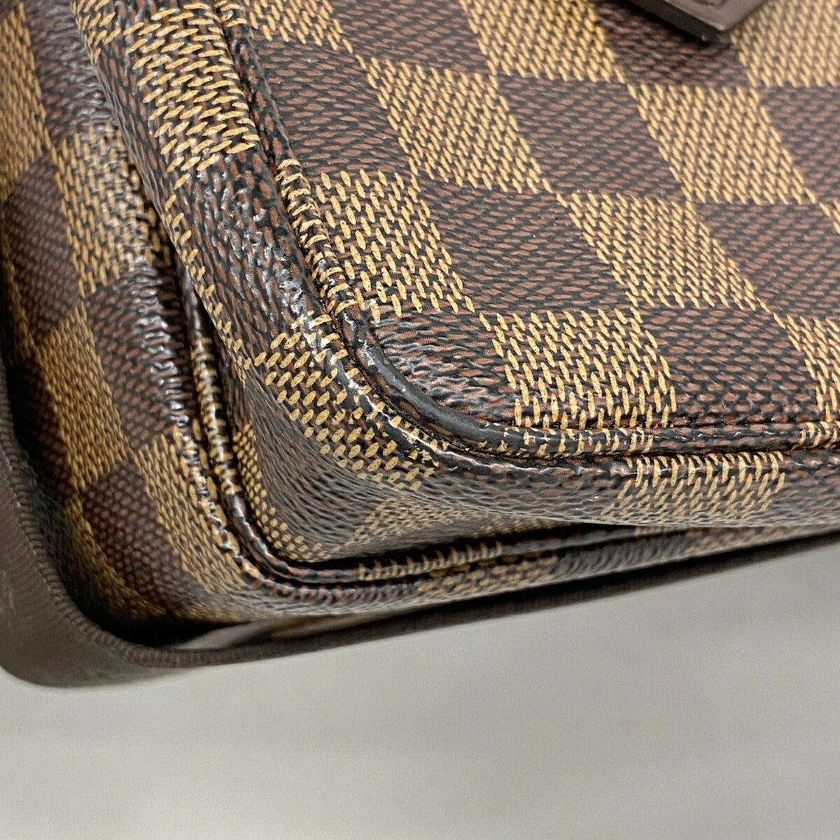 Louis Vuitton Ebene Handbag (Pre-Owned)