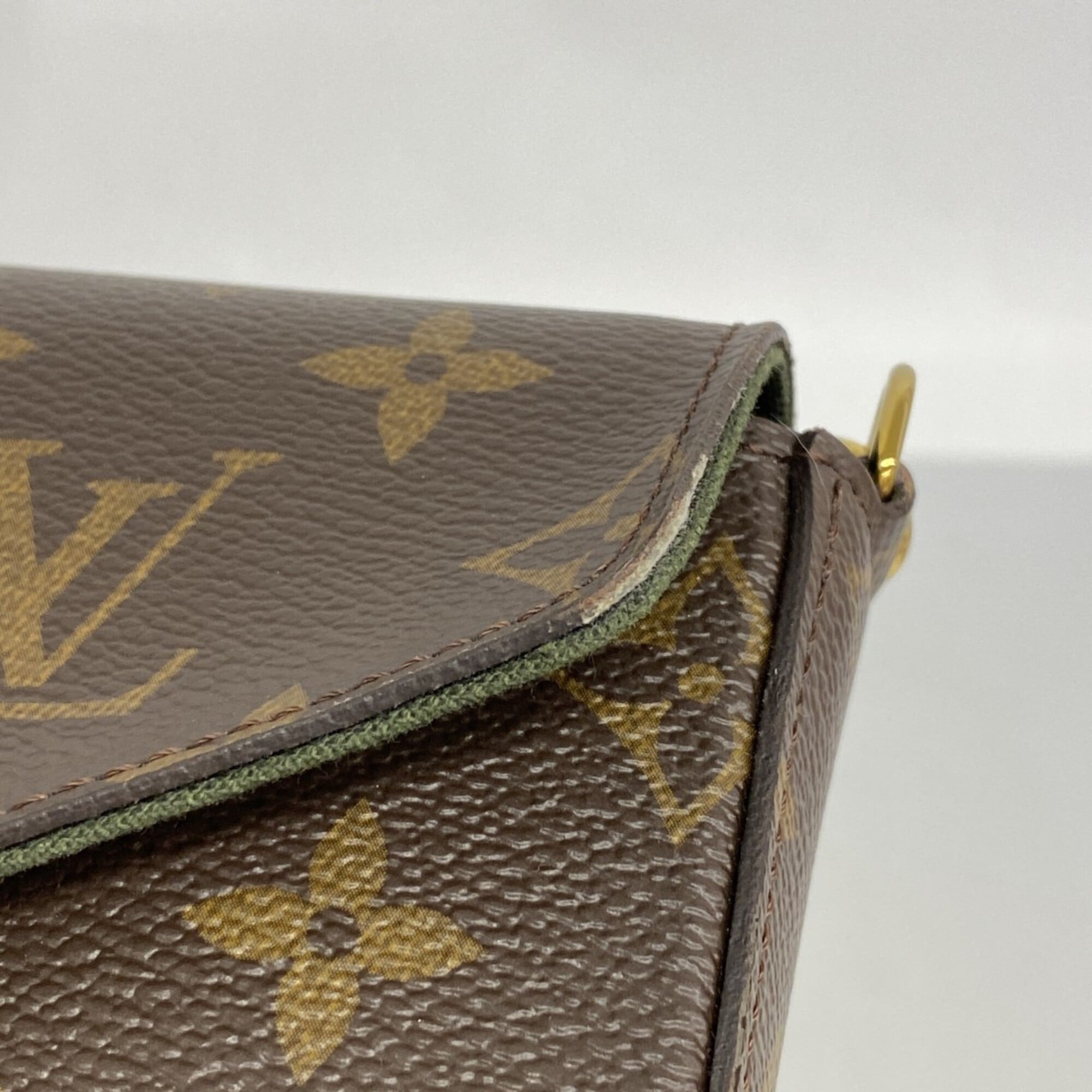 Louis Vuitton Brown Shoulder Bag (Pre-Owned)