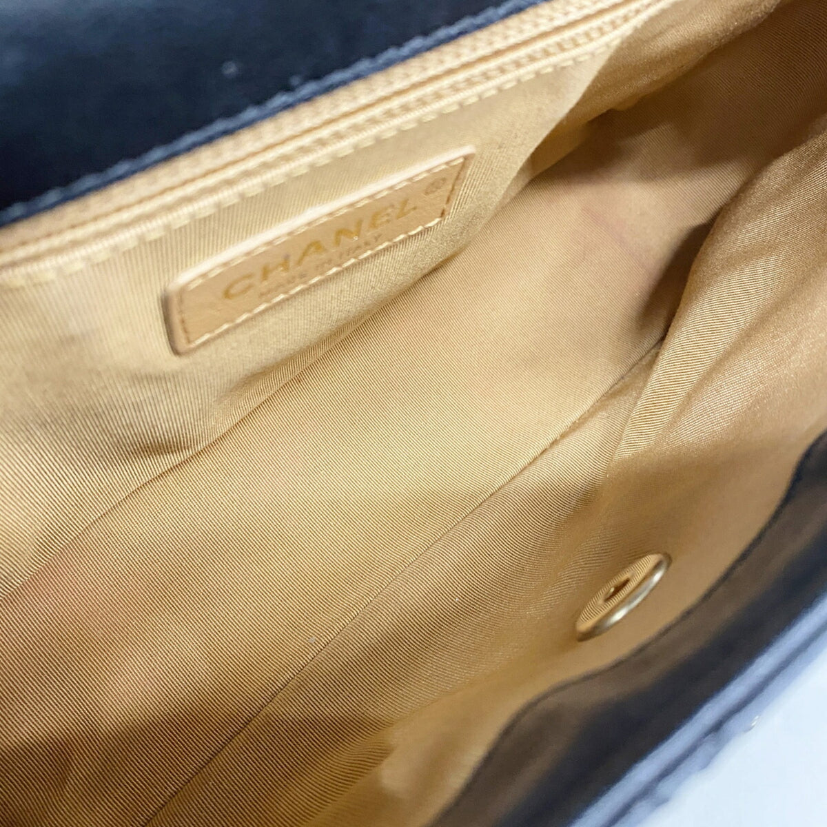Chanel Black Leather Handbag (Pre-Owned)