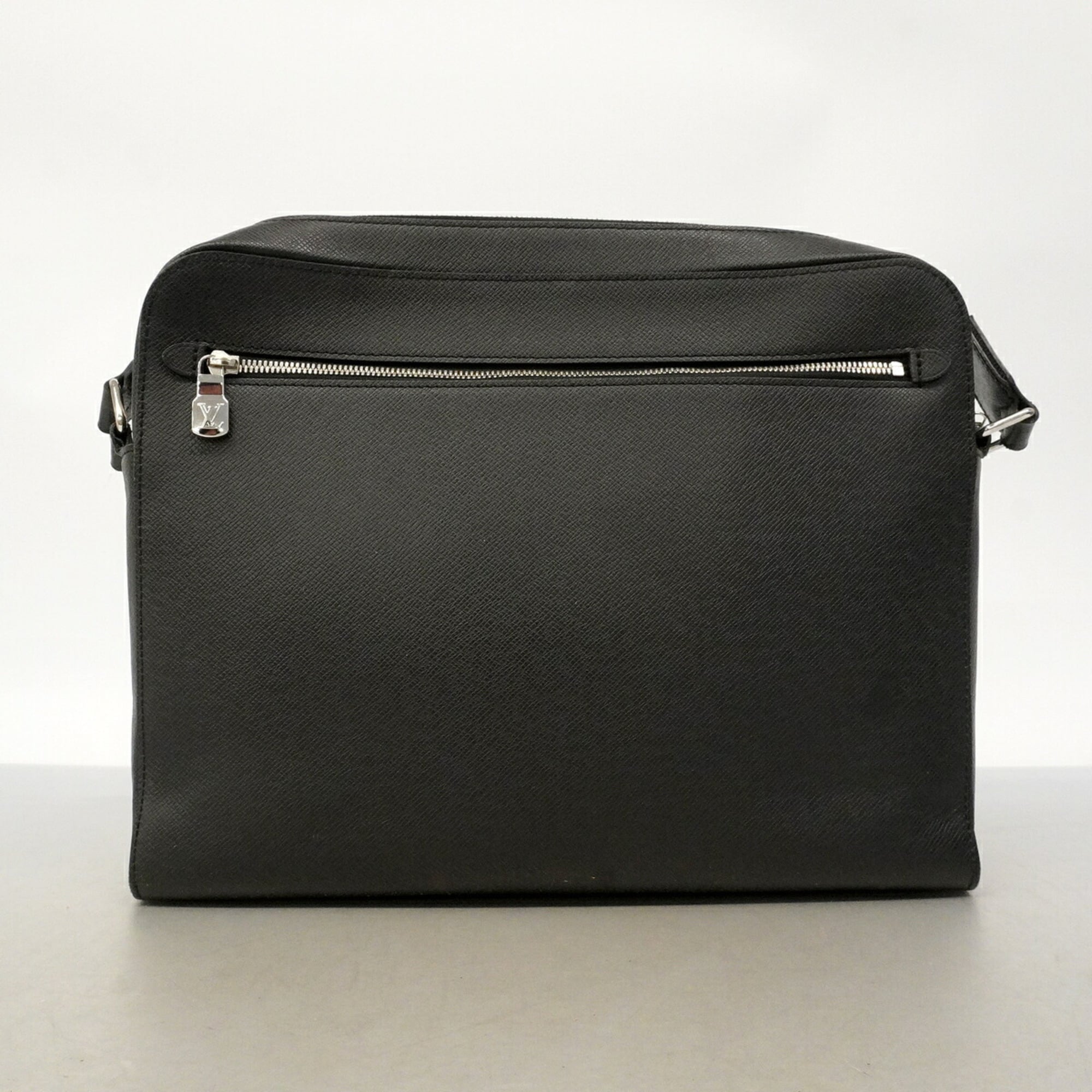 Louis Vuitton Black Shoulder Bag (Pre-Owned)