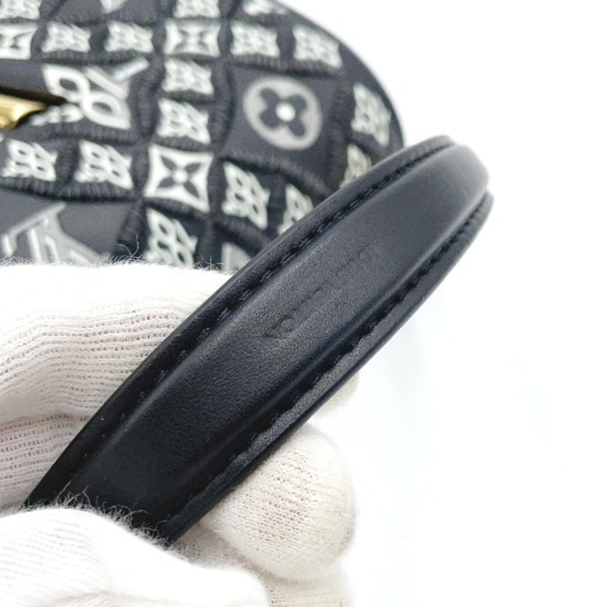 Louis Vuitton Black Leather Shoulder Bag (Pre-Owned)