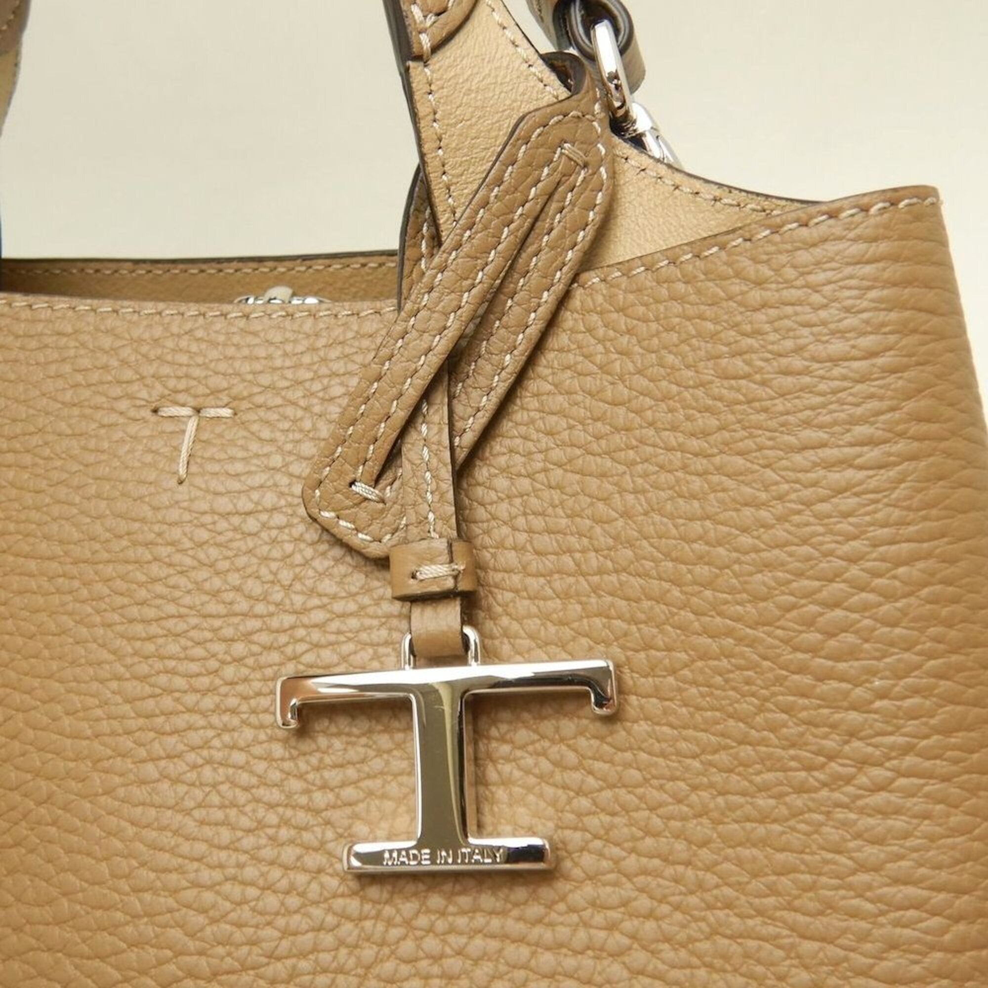 Tod's Brown Leather Handbag (Pre-Owned)