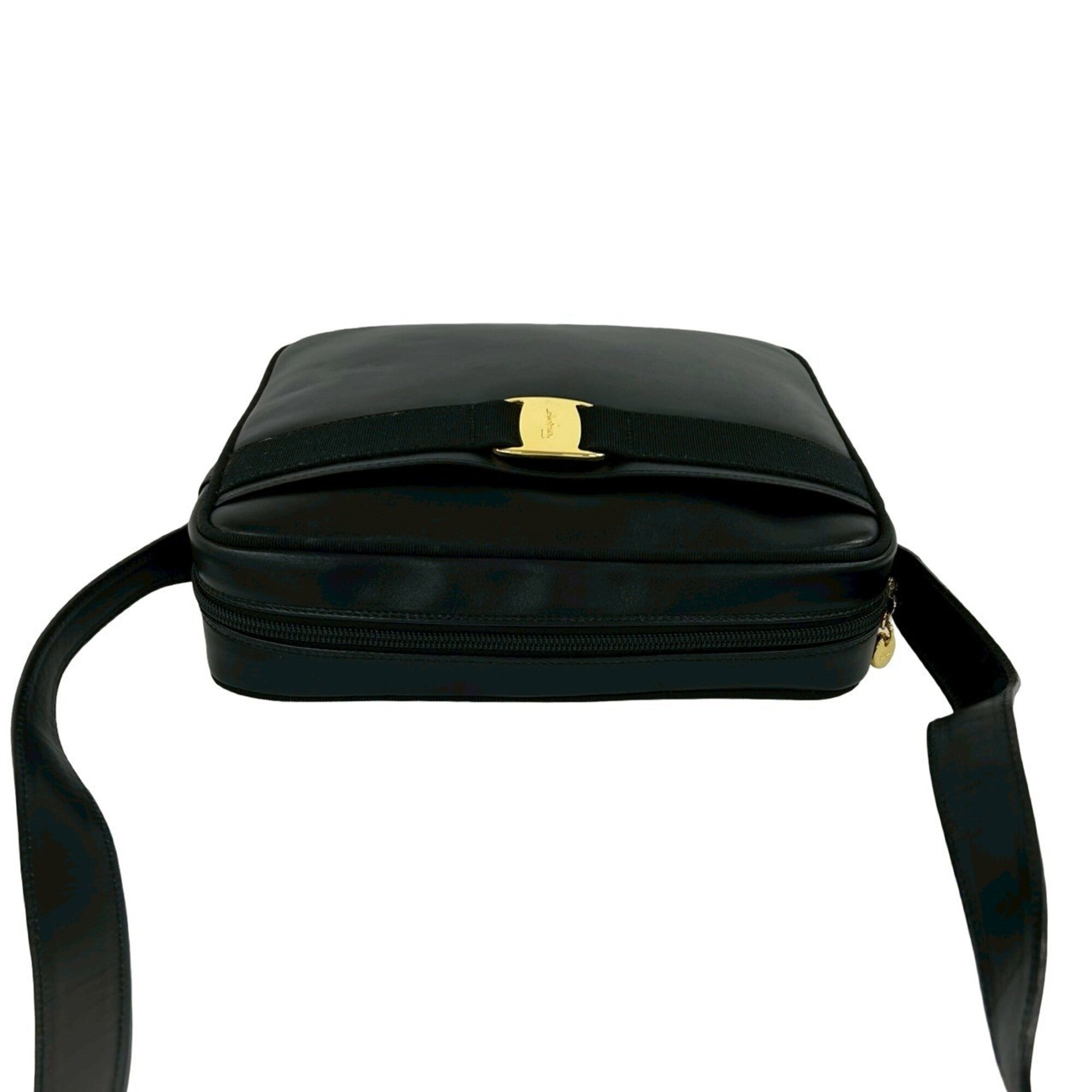 Salvatore Ferragamo Black Leather Pochette Shoulder Bag (Pre-Owned)