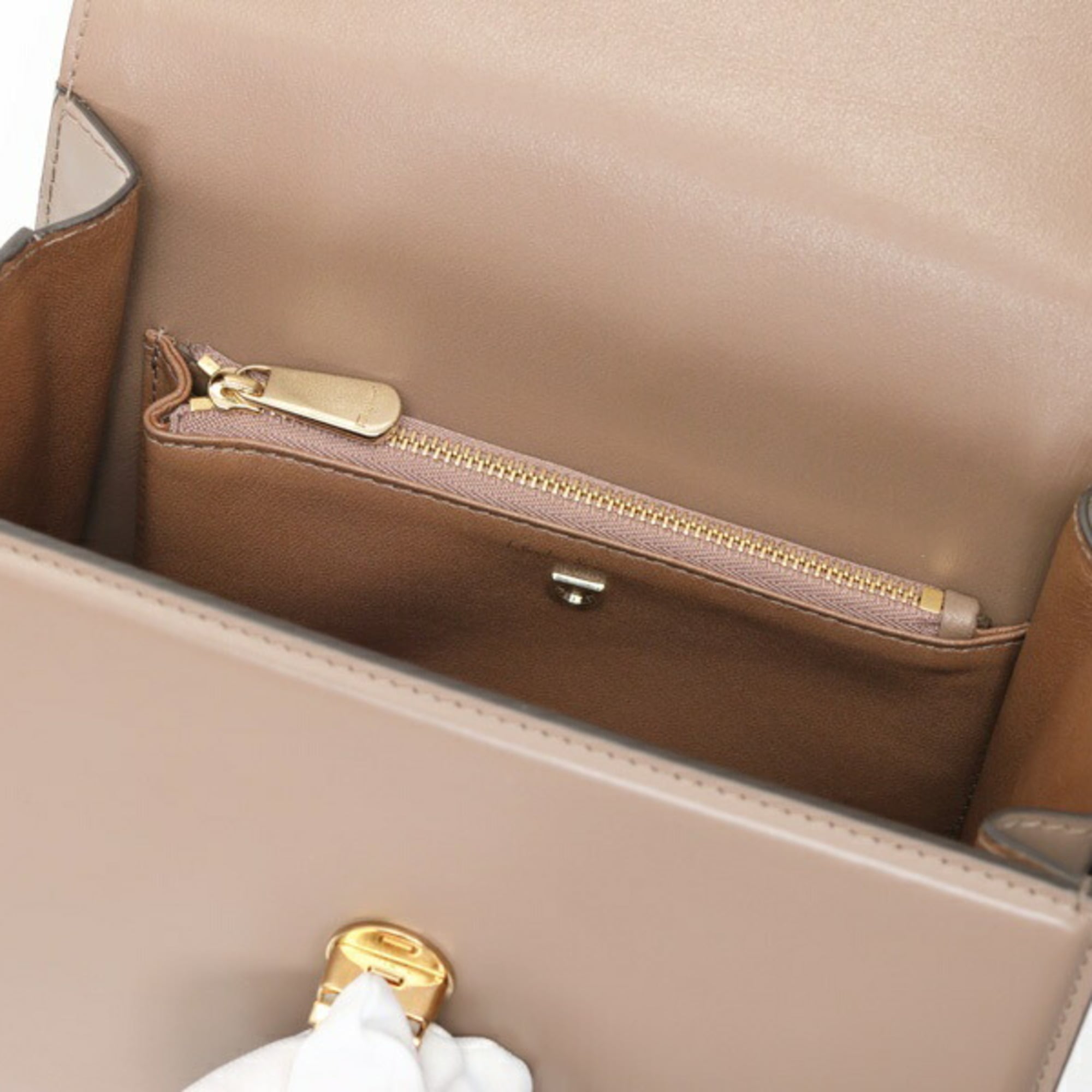 Salvatore Ferragamo Grayish Leather Shoulder Bag (Pre-Owned)