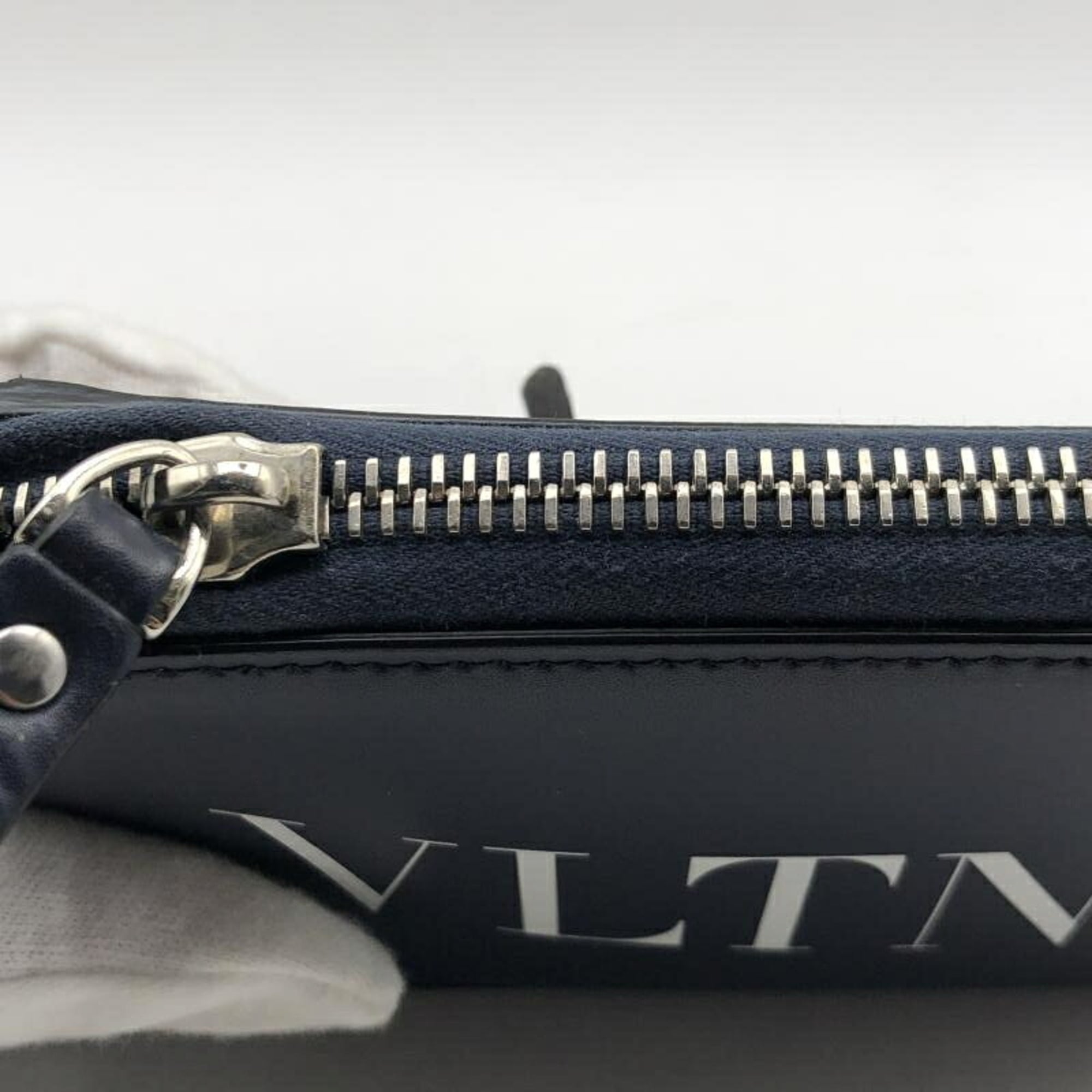 Valentino Garavani Blue Navy Chain/Shoulder Wallet (Pre-Owned)