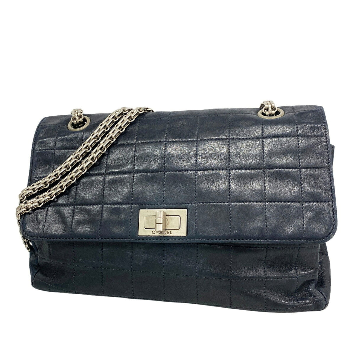 Chanel Black Leather Shoulder Bag (Pre-Owned)