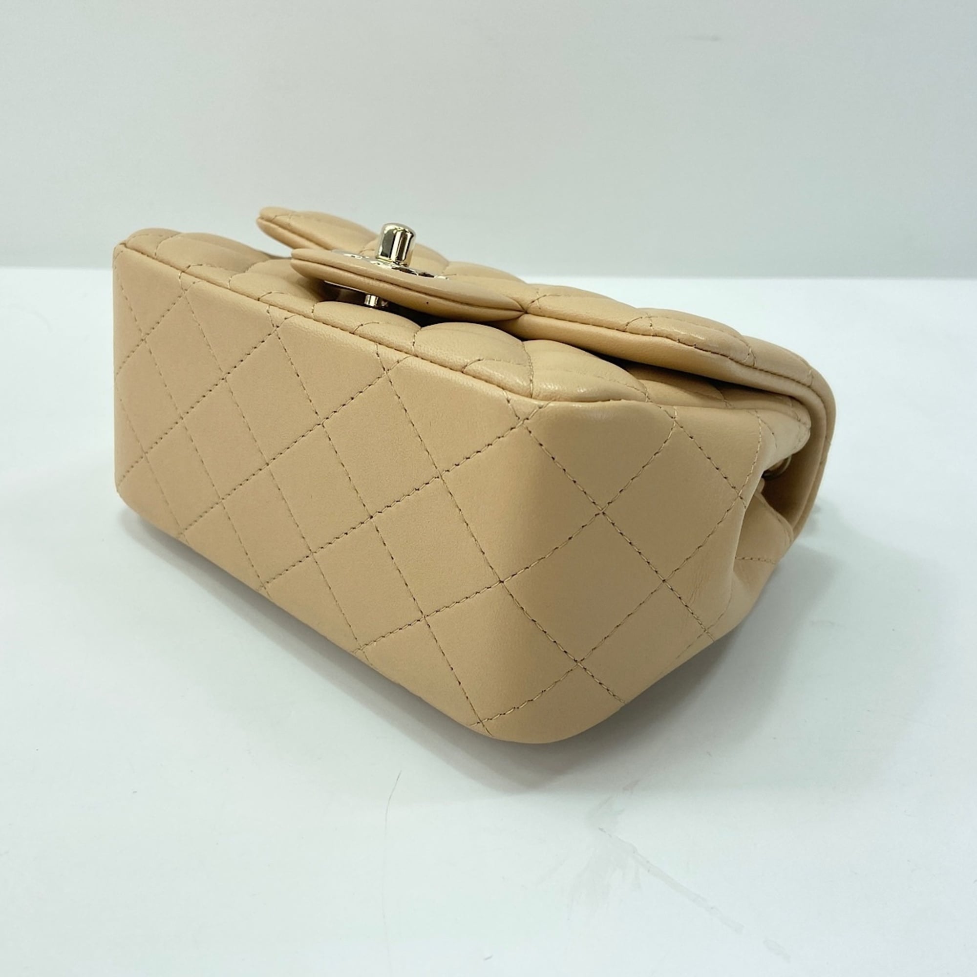 Chanel Beige Shoulder Bag (Pre-Owned)