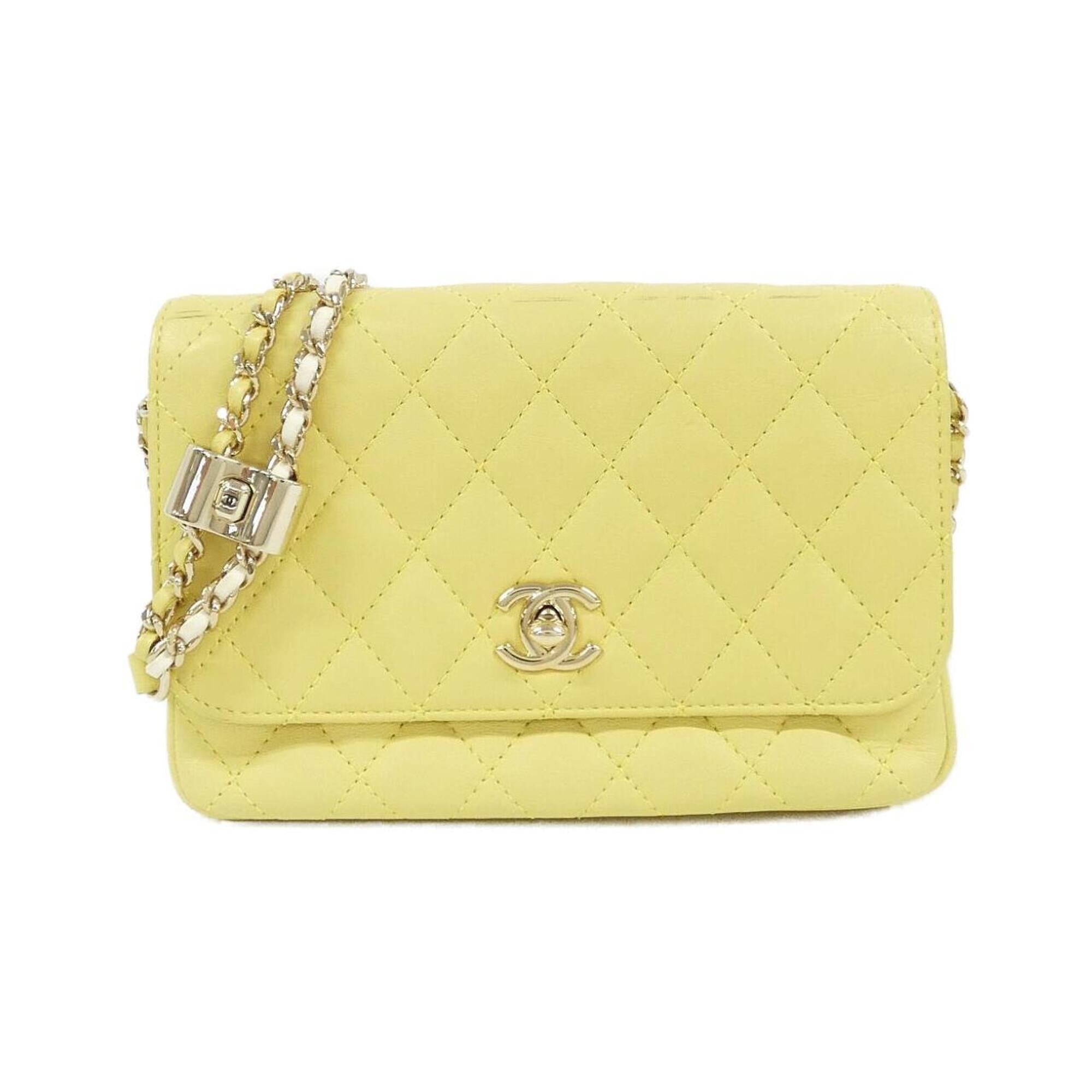 Chanel White Yellow Leather Shoulder Bag (Pre-Owned)