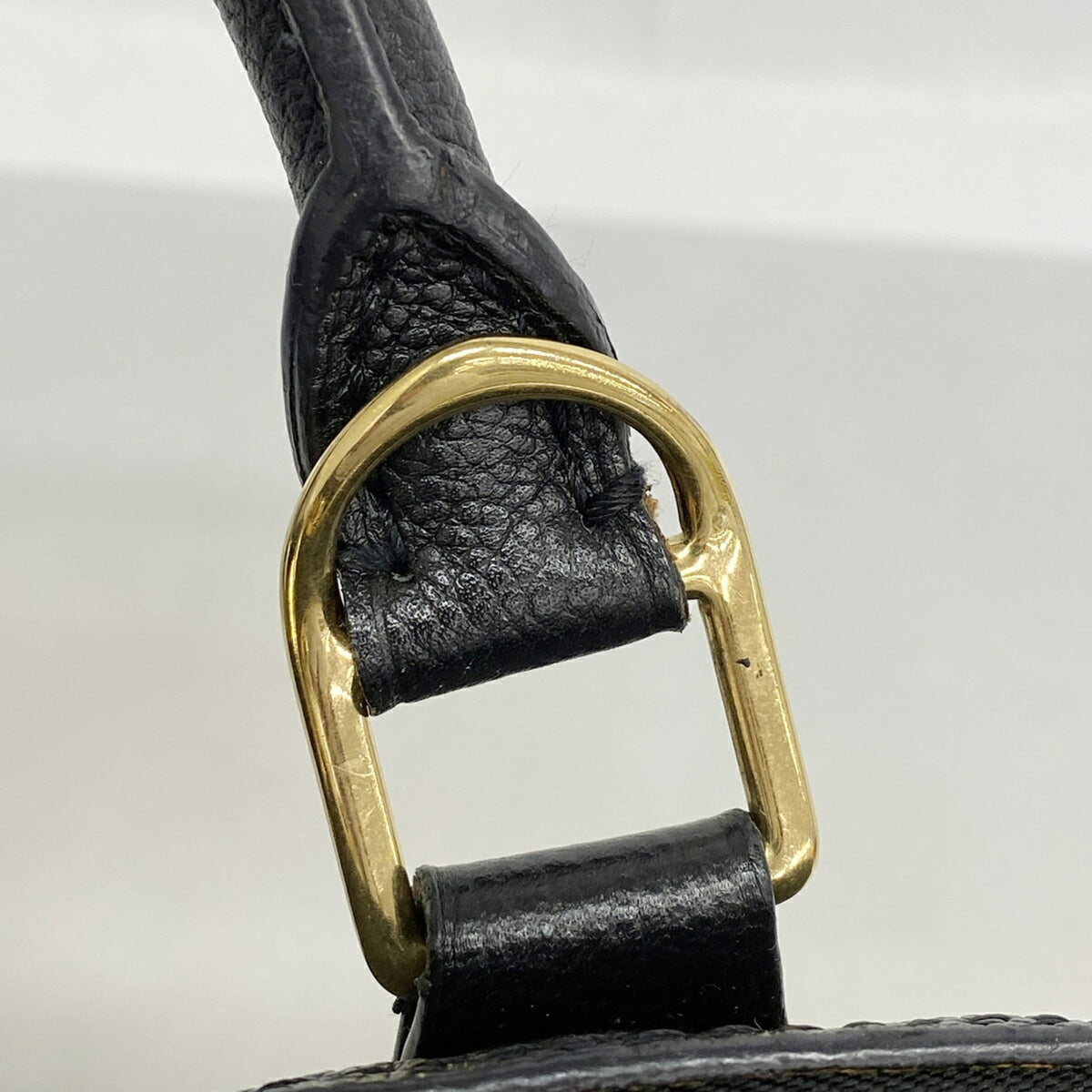 Louis Vuitton Noir Handbag (Pre-Owned)