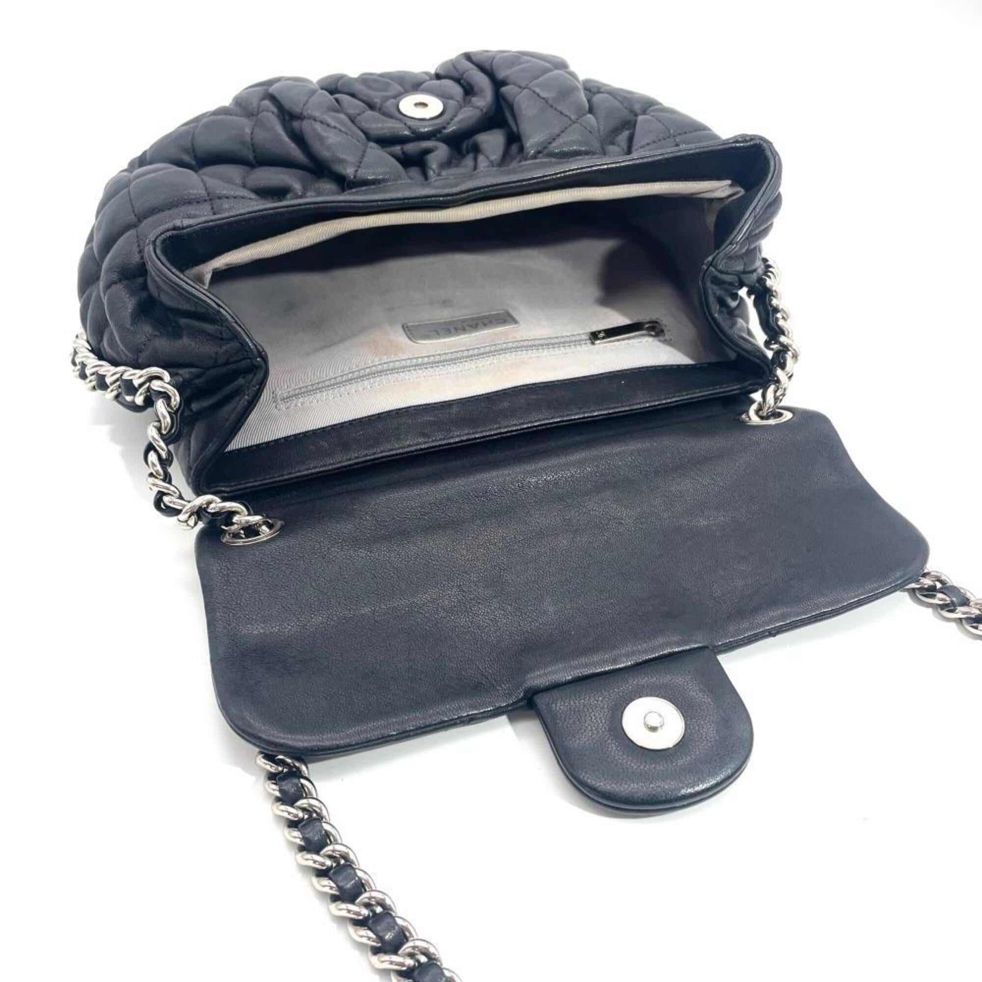 Chanel Black Leather Shoulder Bag (Pre-Owned)