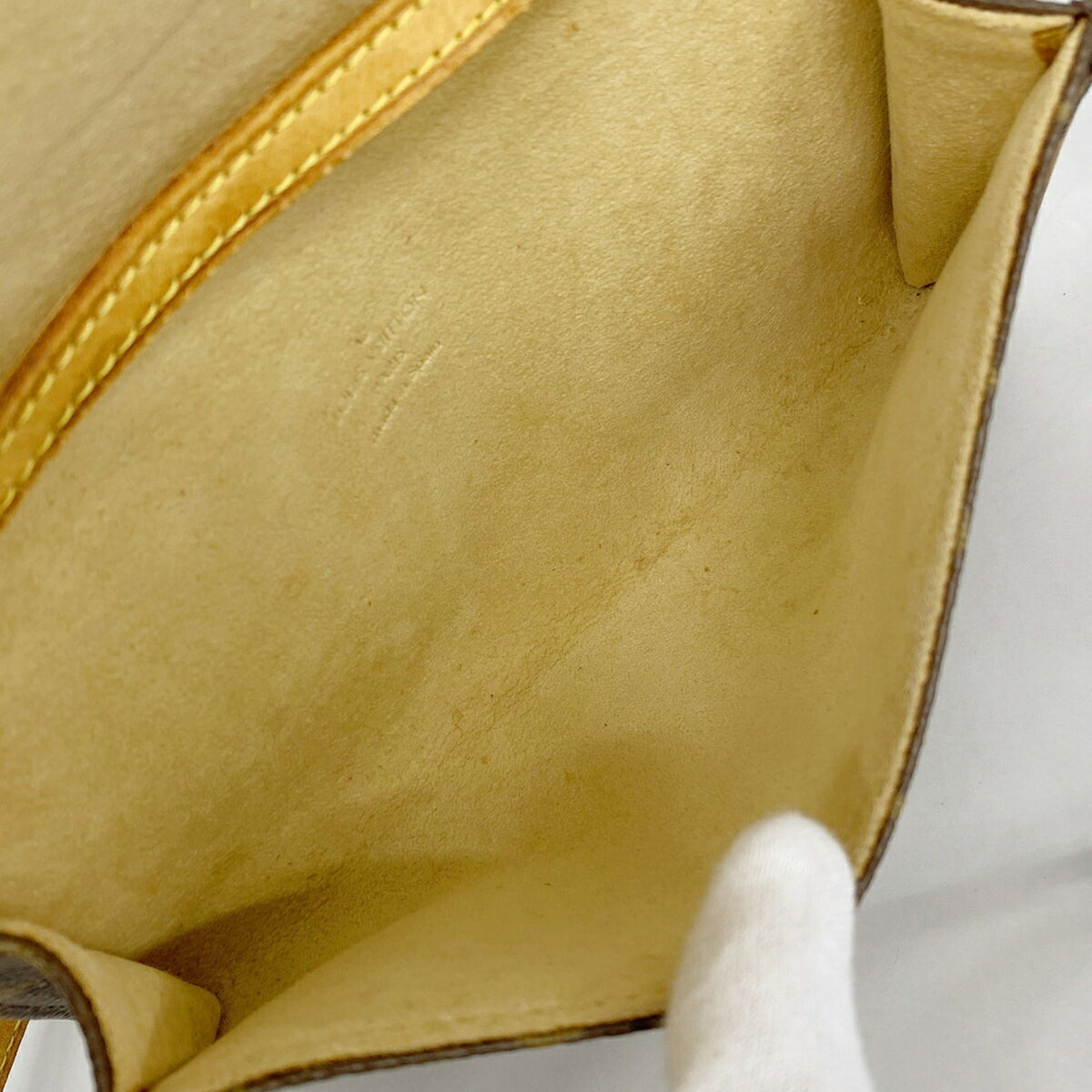 Louis Vuitton Brown Shoulder Bag (Pre-Owned)
