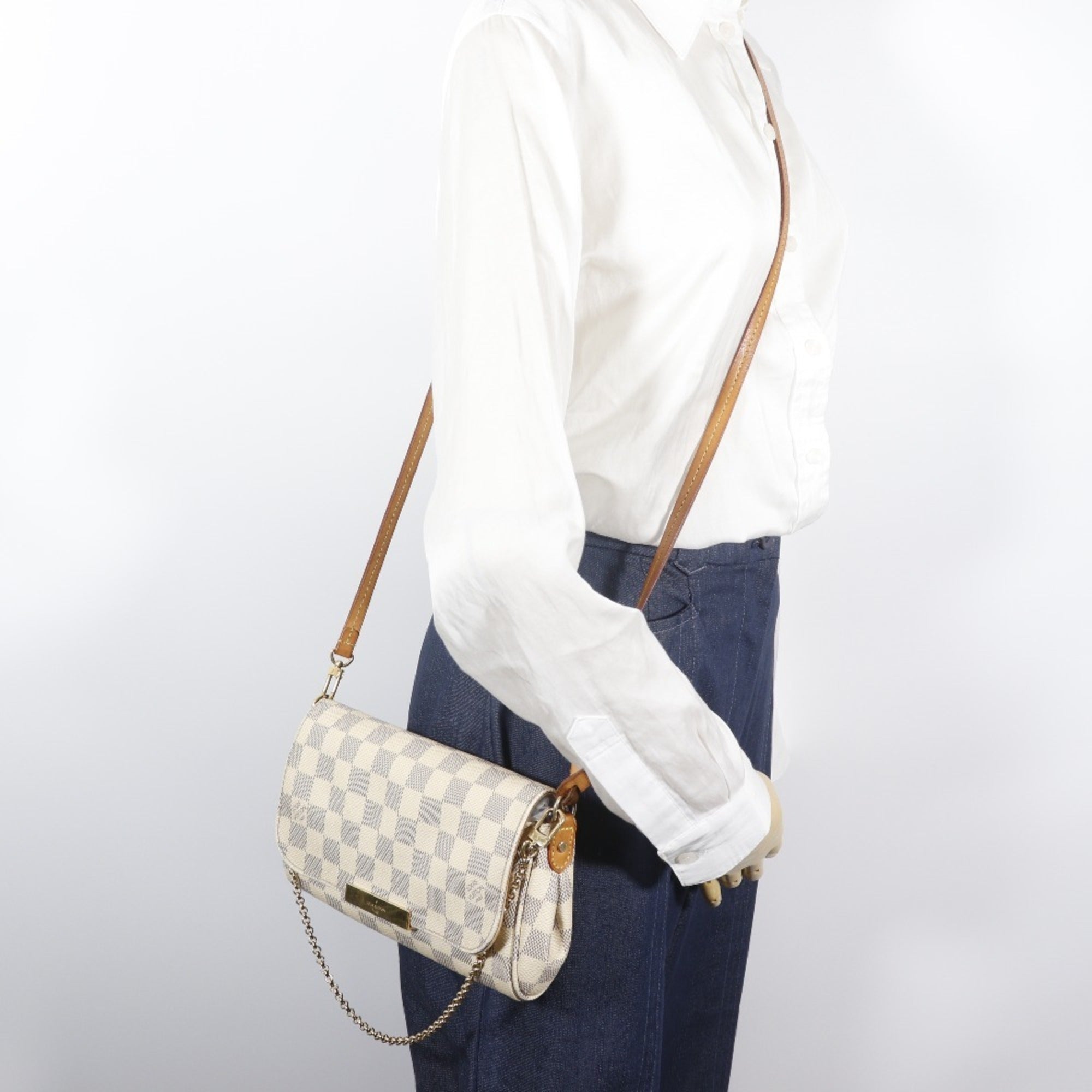 Louis Vuitton White Damier Azur Canvas Shoulder Bag (Pre-Owned)