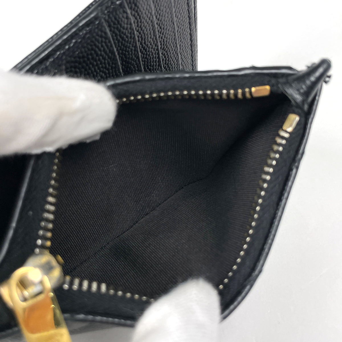 Yves Saint Laurent Black Leather Wallet (Bi-Fold) (Pre-Owned)