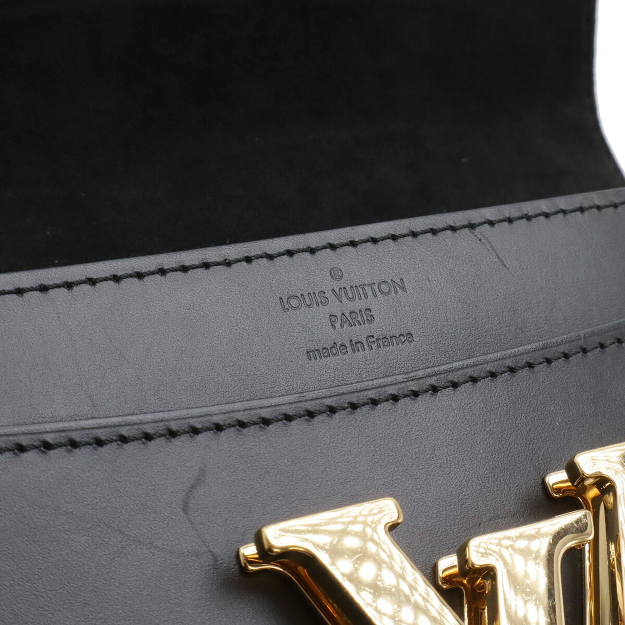 Louis Vuitton Noir Leather Pochette Shoulder Bag (Pre-Owned)