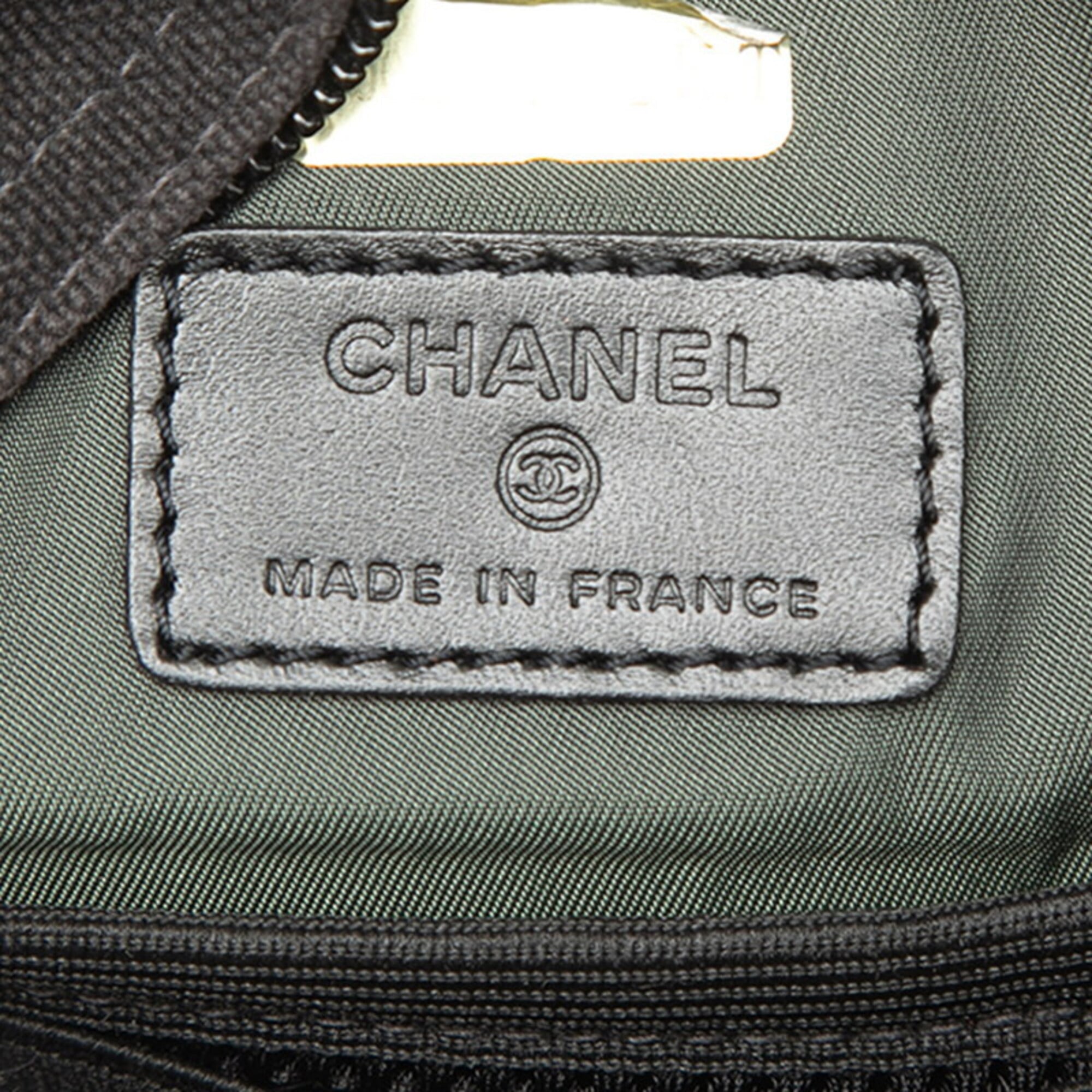 Chanel Black Green Canvas Nylon Shoulder Bag (Pre-Owned)