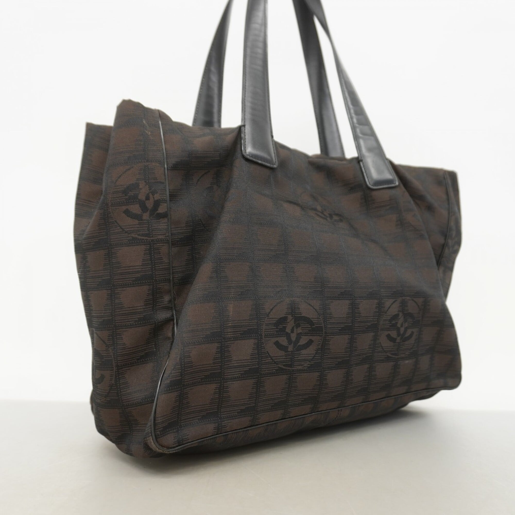 Chanel Brown Nylon Tote Bag (Pre-Owned)