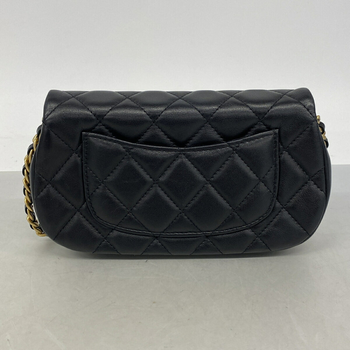 Chanel Black Leather Shoulder Bag (Pre-Owned)