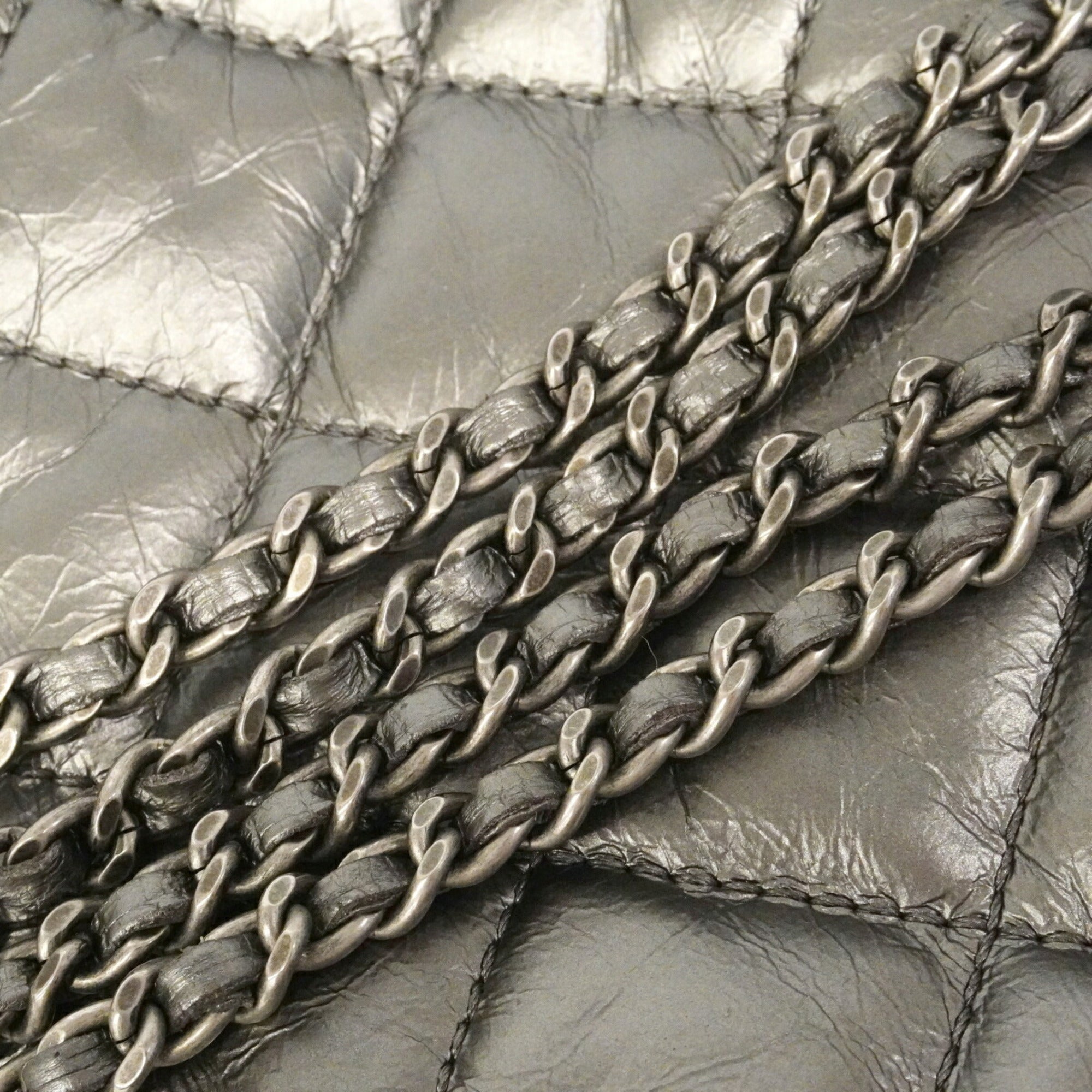 Chanel Silver Leather Shoulder Bag (Pre-Owned)