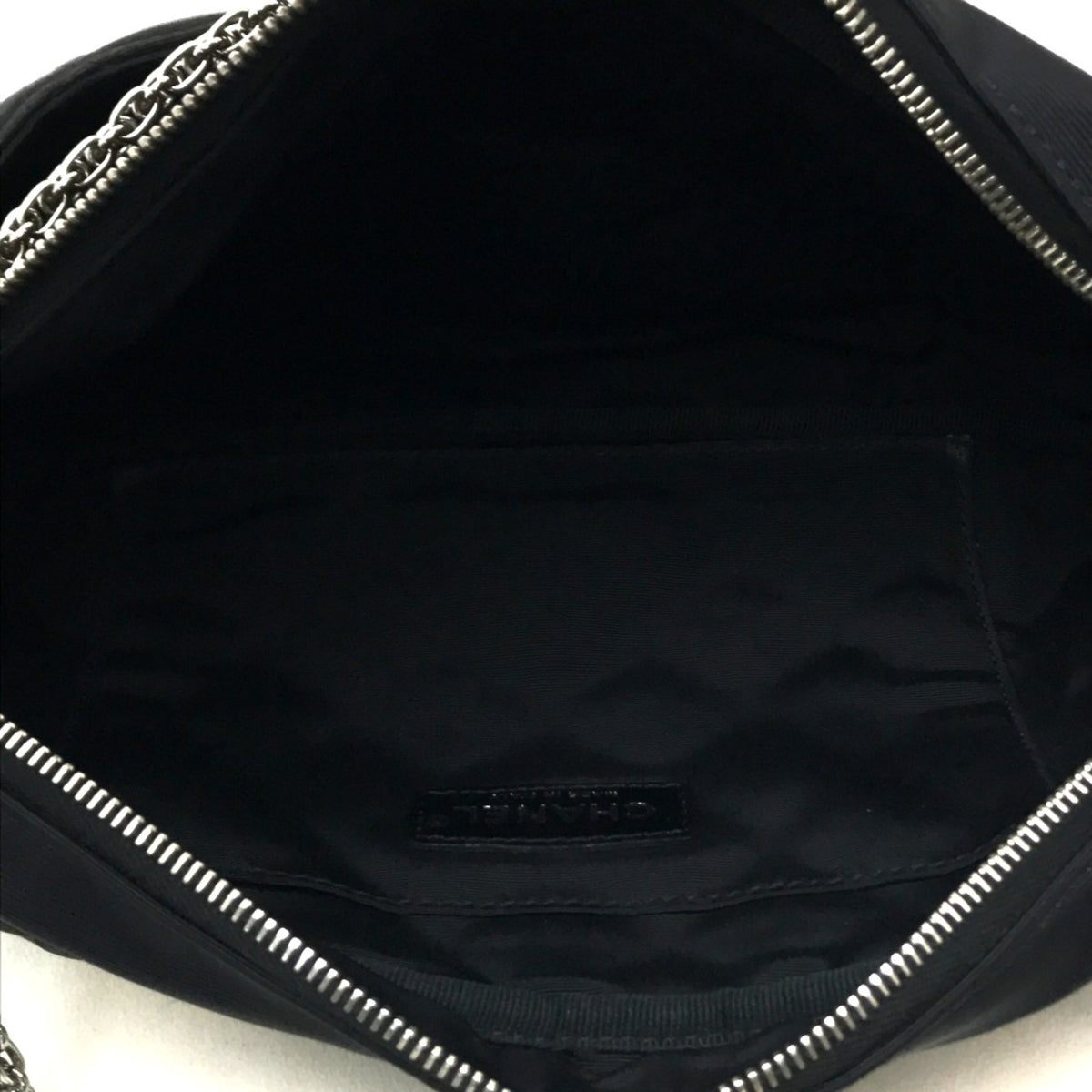 Chanel Black Cloth Shoulder Bag (Pre-Owned)