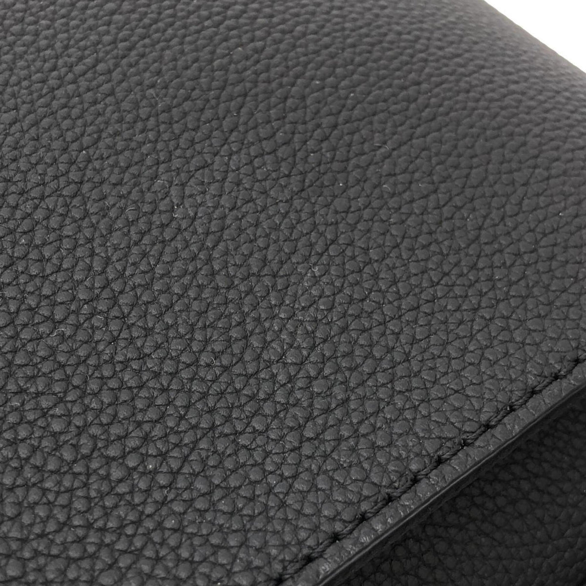 Louis Vuitton Black Leather Shoulder Bag (Pre-Owned)