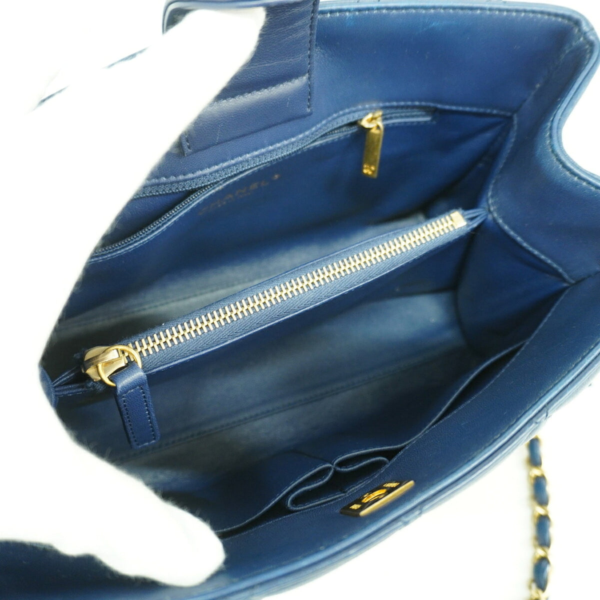 Chanel Blue Leather Shoulder Bag (Pre-Owned)