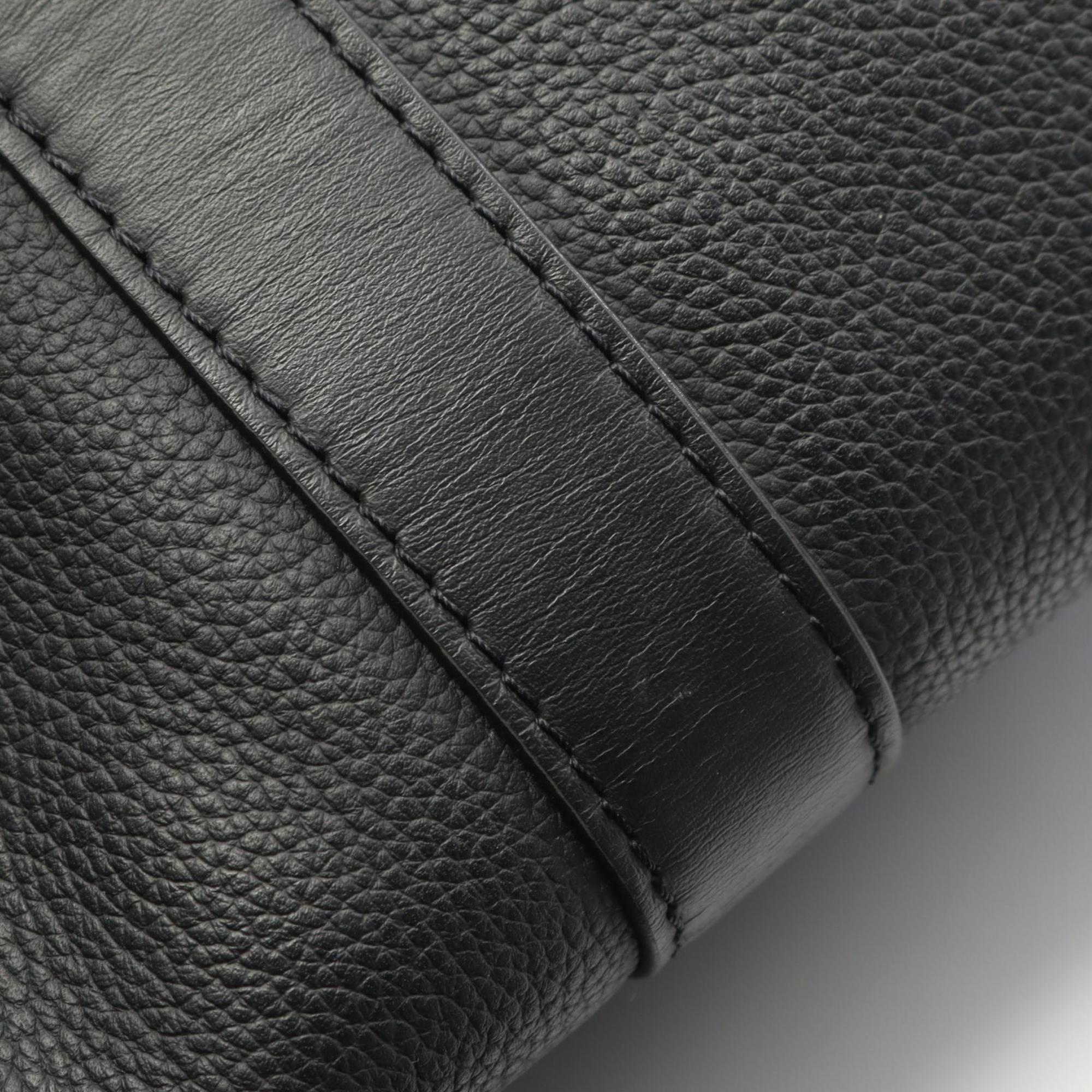 Louis Vuitton Black Leather Shoulder Bag (Pre-Owned)