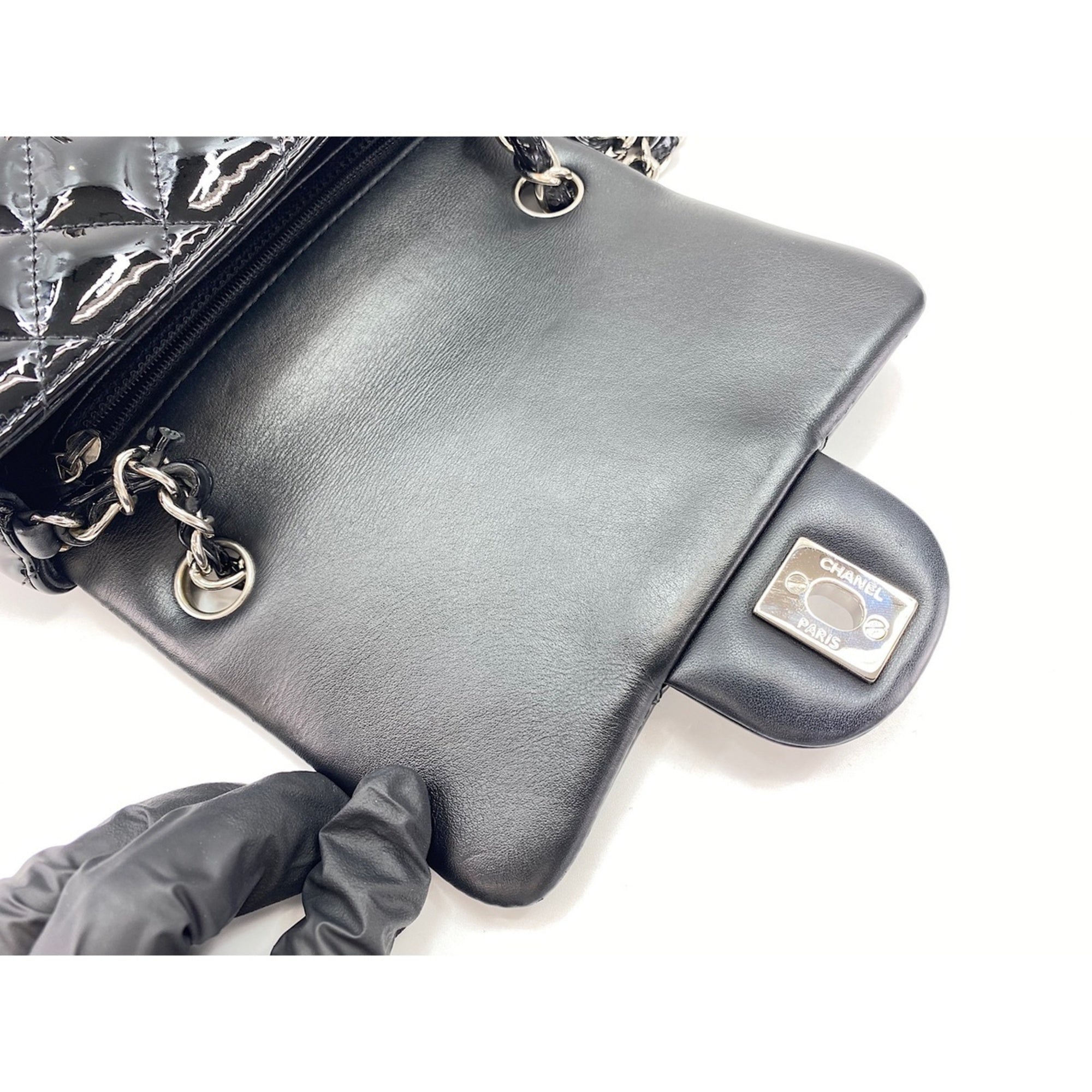 Chanel Black Shoulder Bag (Pre-Owned)