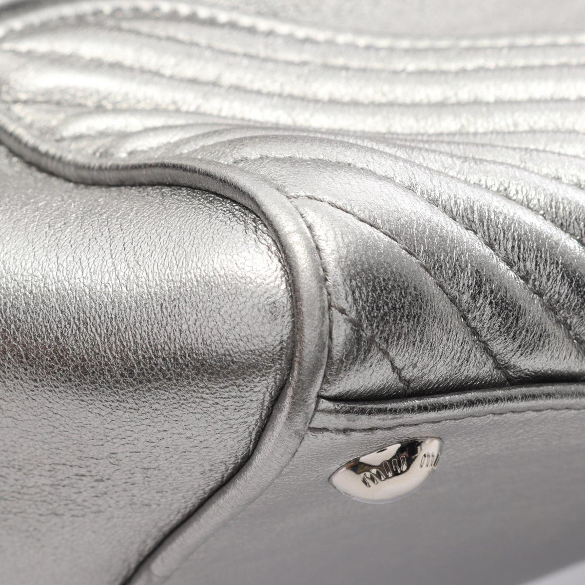 Miu Miu Silver Leather Handbag (Pre-Owned)