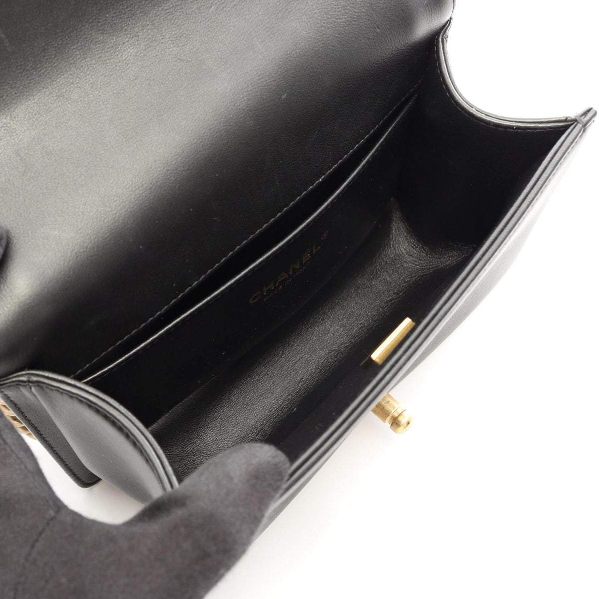 Chanel Boy Chanel Black Leather Shoulder Bag (Pre-Owned)