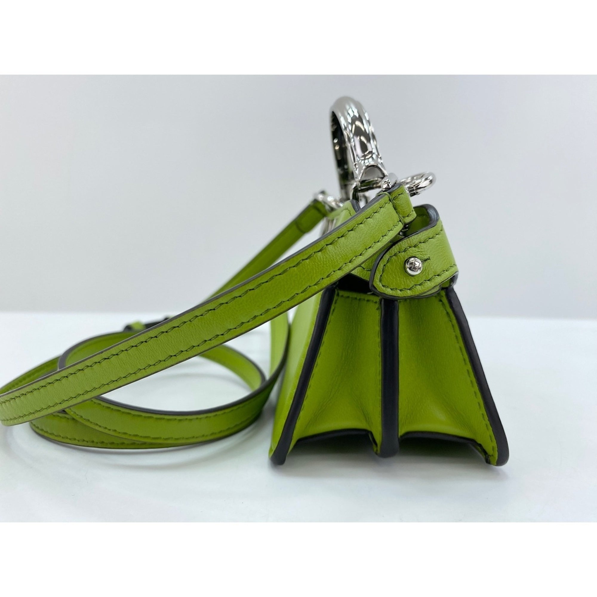 Fendi Green Shoulder Bag (Pre-Owned)