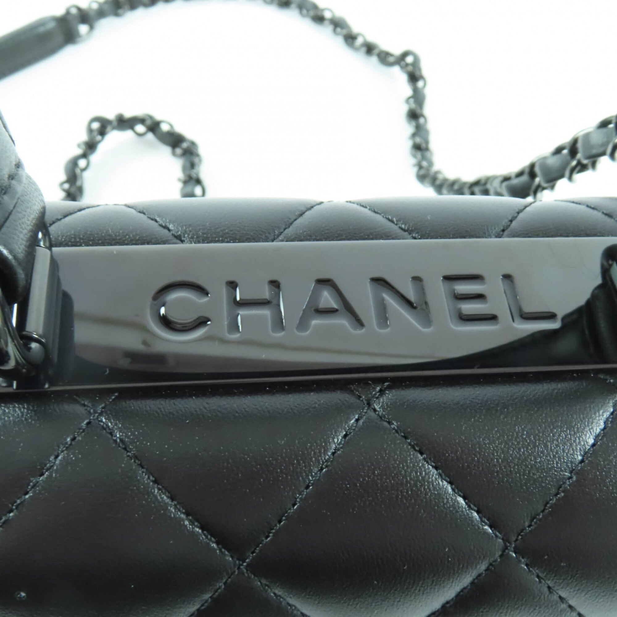 Chanel Black Leather Shoulder Bag (Pre-Owned)