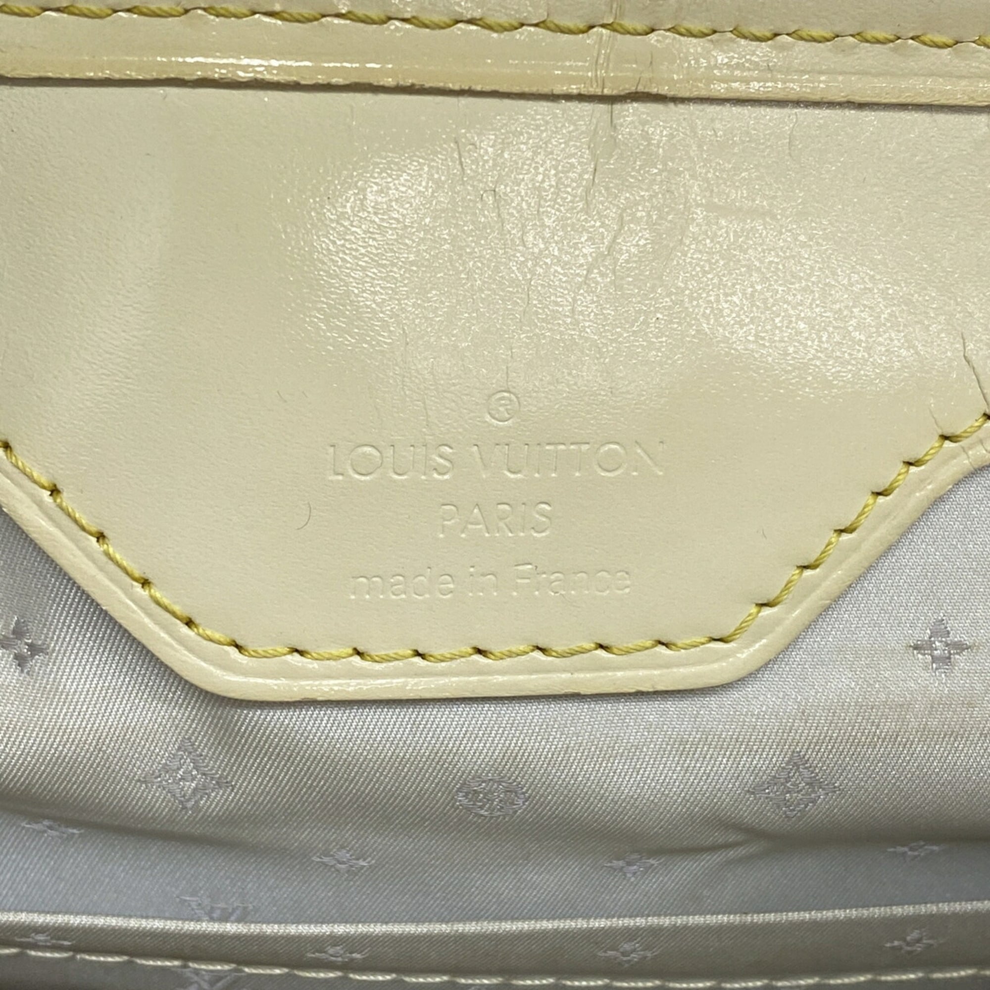 Louis Vuitton Blanc Shoulder Bag (Pre-Owned)