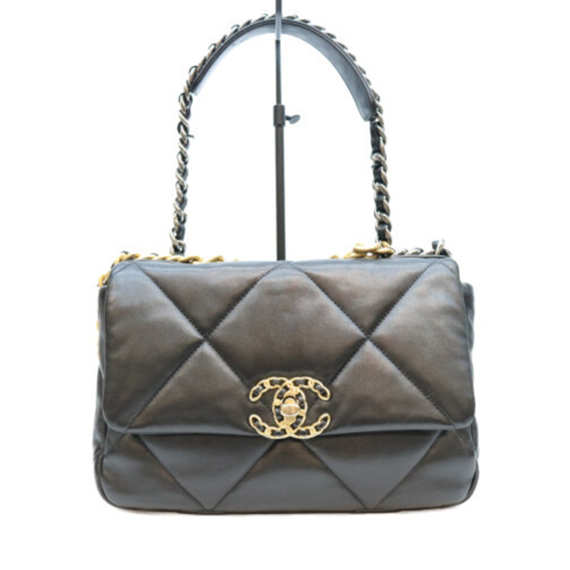 Chanel Black Leather Shoulder Bag (Pre-Owned)