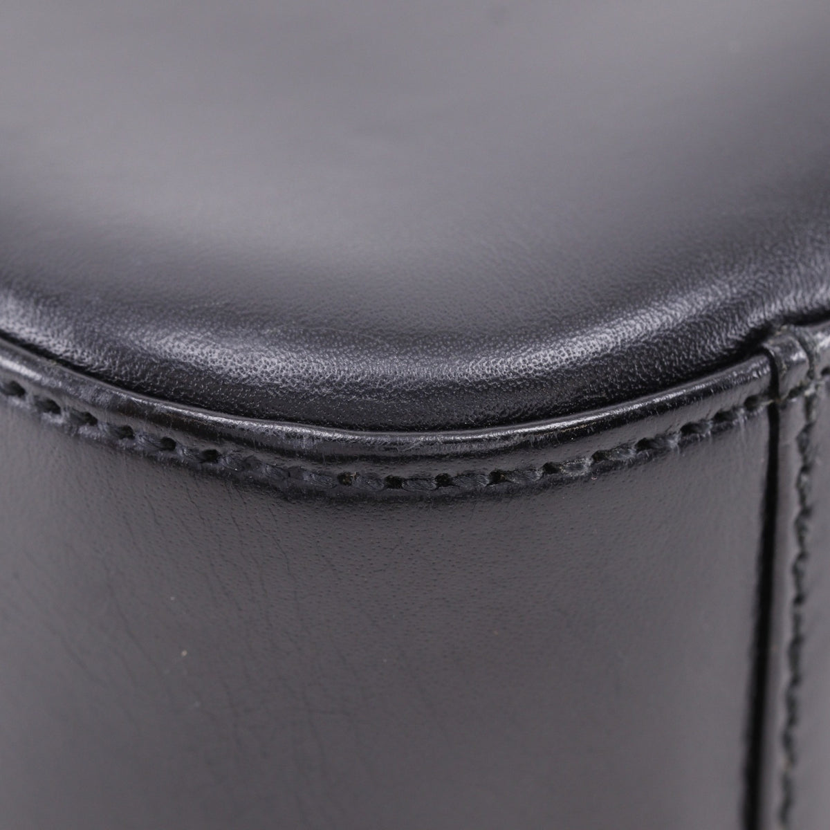 Burberry Black Leather Shoulder Bag (Pre-Owned)