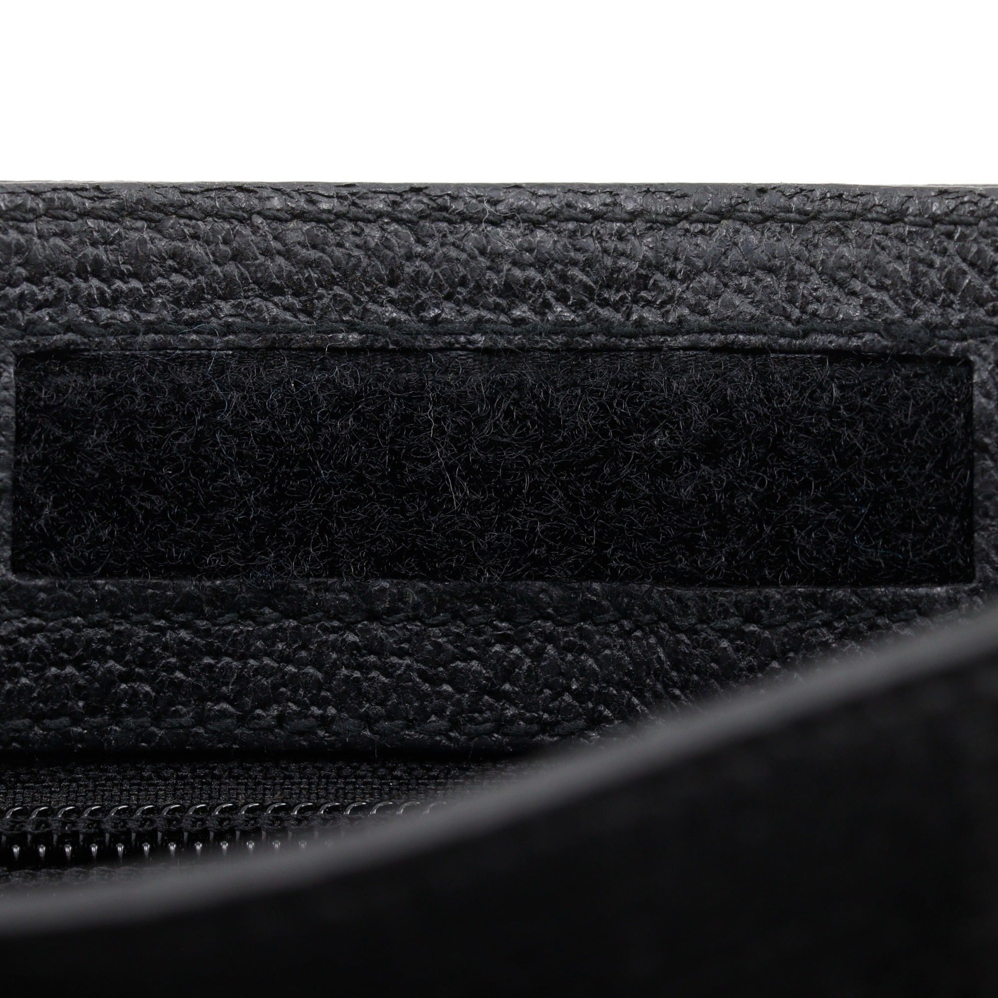 Gucci Gg Canvas Black Gg Canvas Shoulder Bag (Pre-Owned)