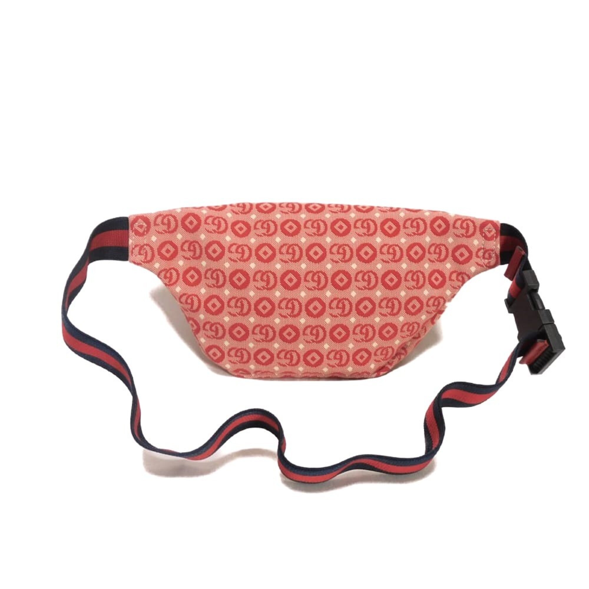 Gucci Red Color Silver Sling Bag (Pre-Owned)