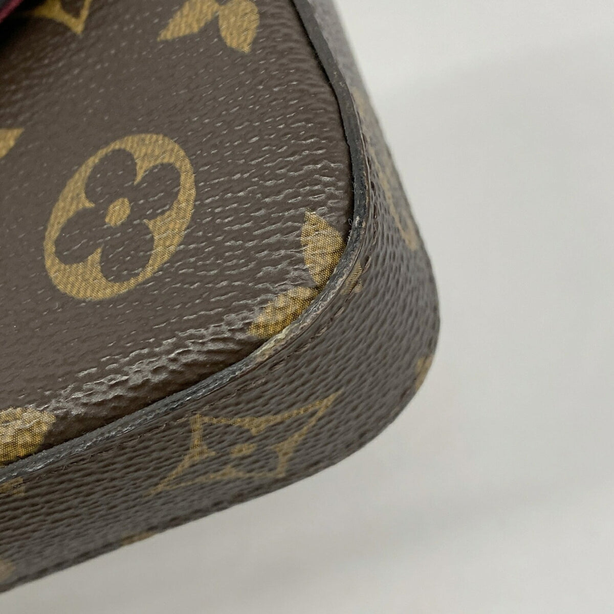 Louis Vuitton Fuchsia Chain/Shoulder Wallet (Pre-Owned)