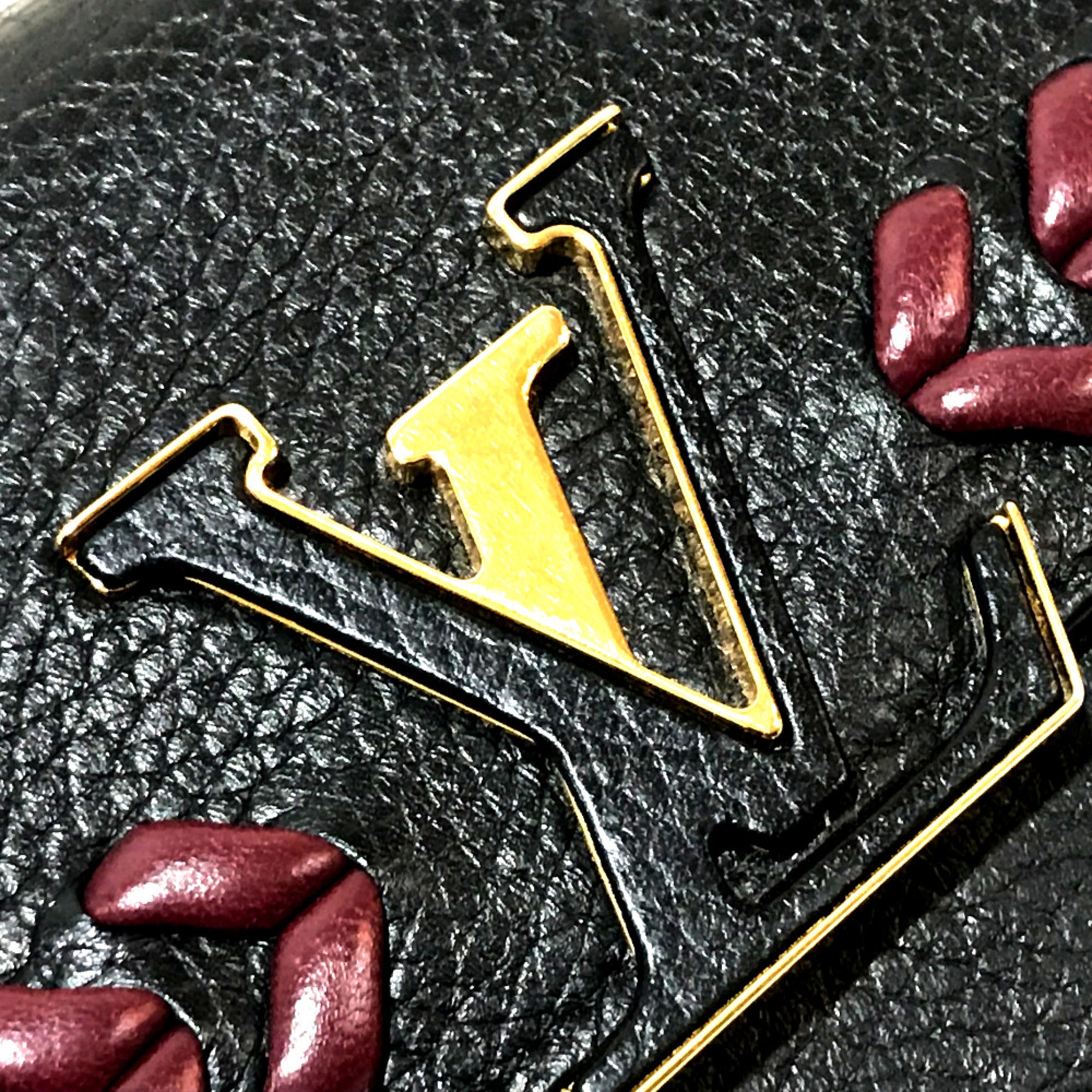 Louis Vuitton Black Leather Wallet (Bi-Fold) (Pre-Owned)