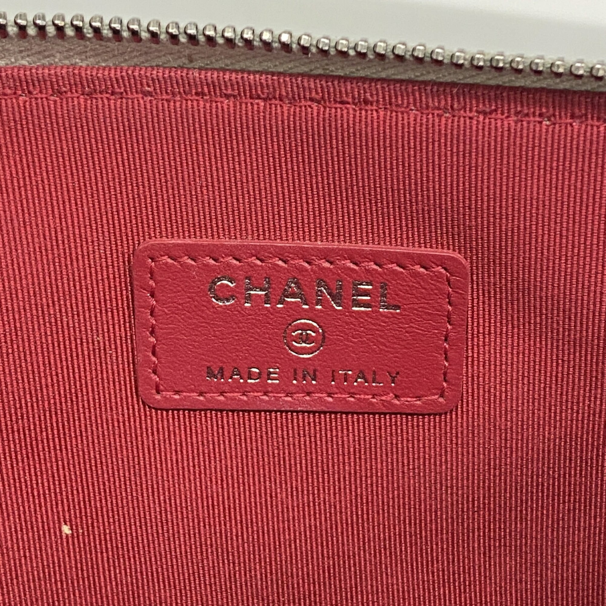 Chanel Silver Leather Clutch Bag (Pre-Owned)