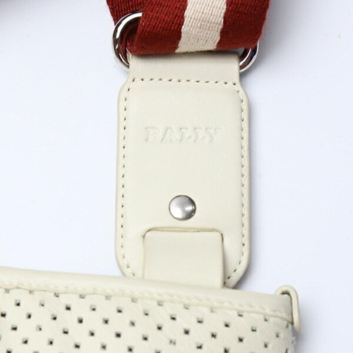 Bally White Leather Shoulder Bag (Pre-Owned)