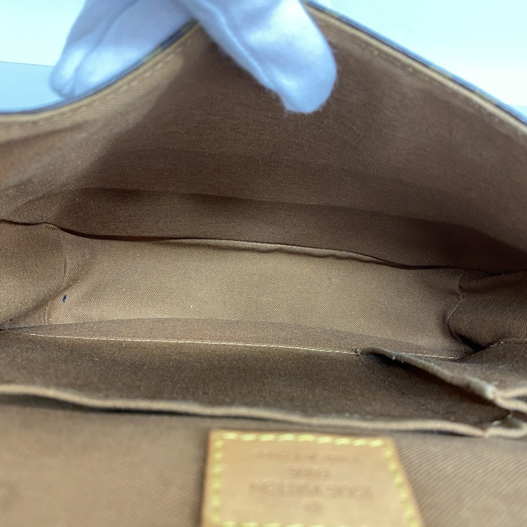 Louis Vuitton Brown Shoulder Bag (Pre-Owned)