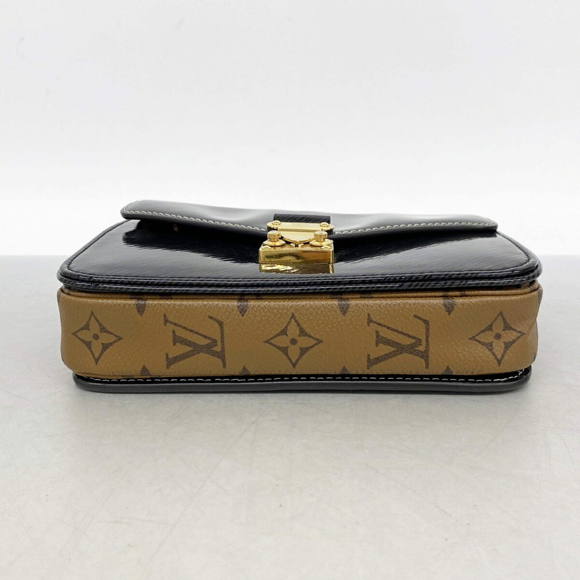 Louis Vuitton Black Handbag (Pre-Owned)