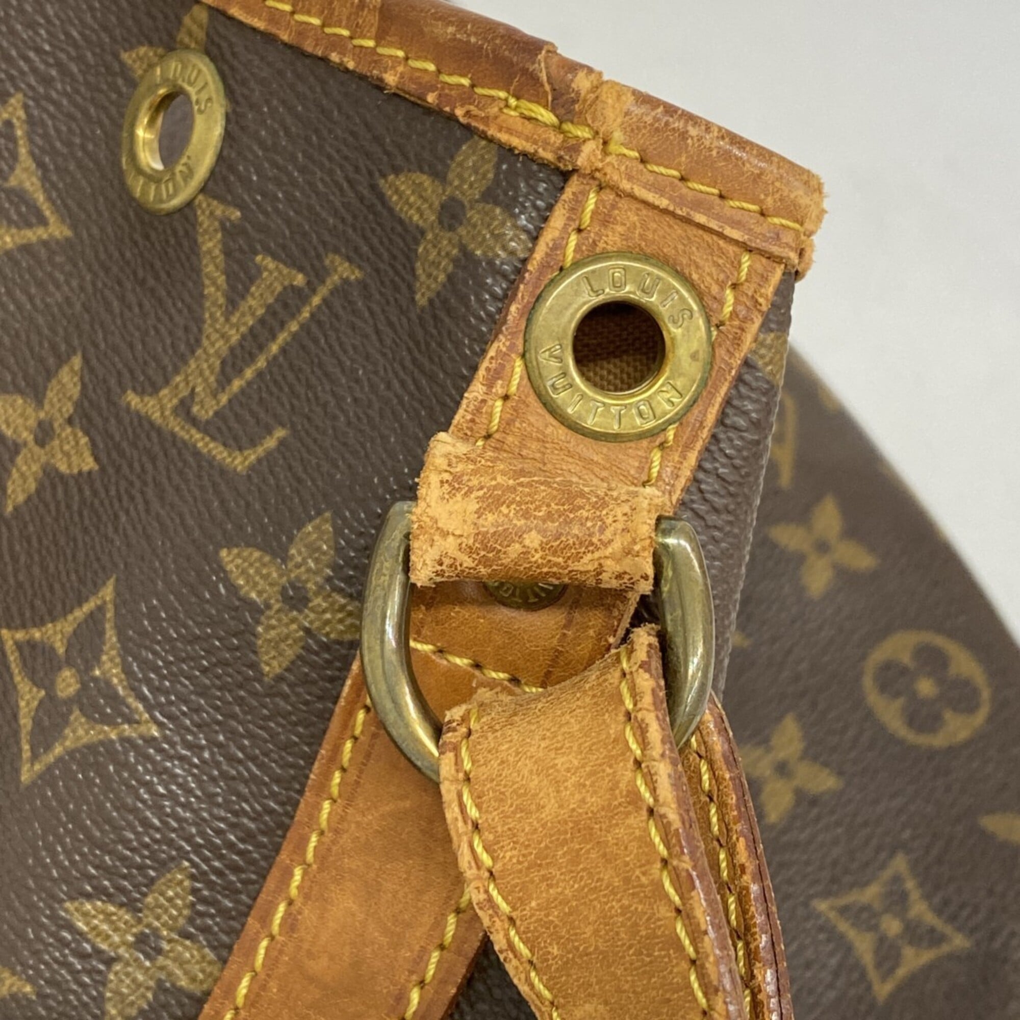 Louis Vuitton Brown Shoulder Bag (Pre-Owned)